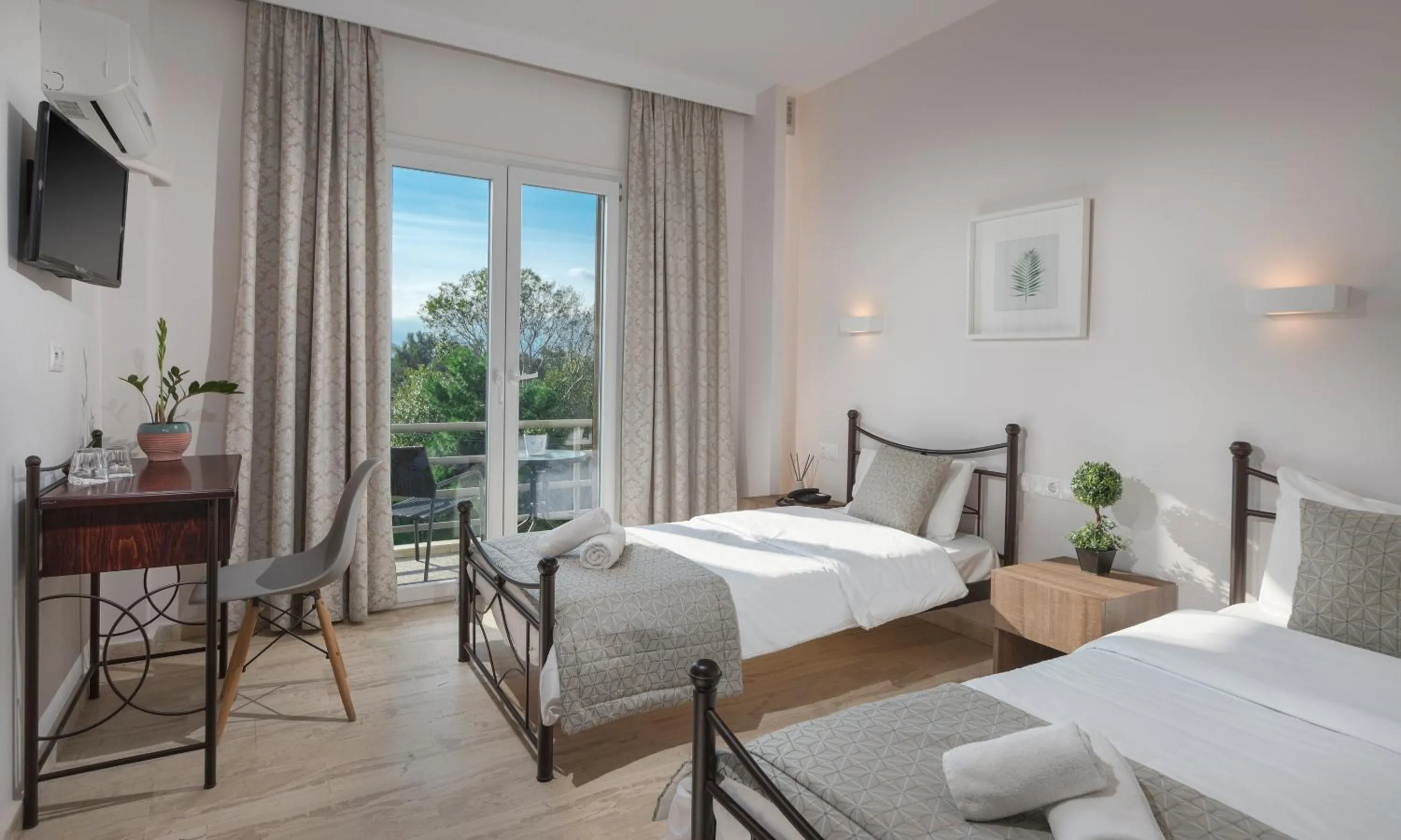 Bed in Minavra Hotel