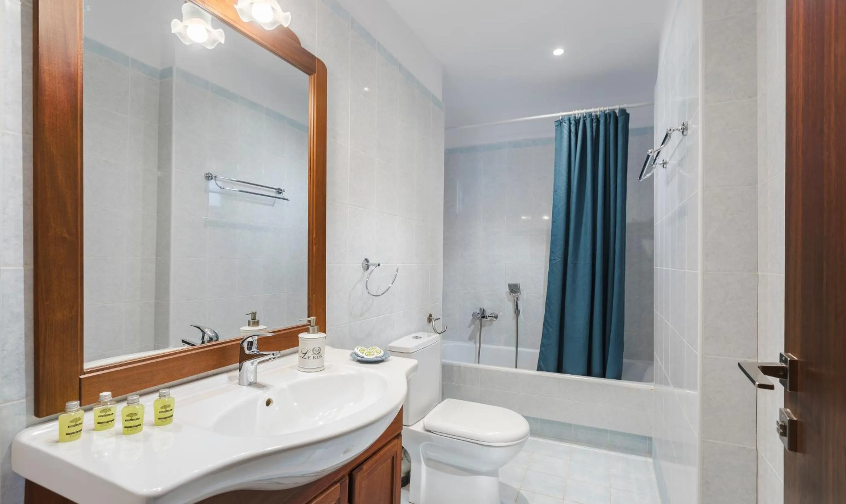 Bathroom in Minavra Hotel