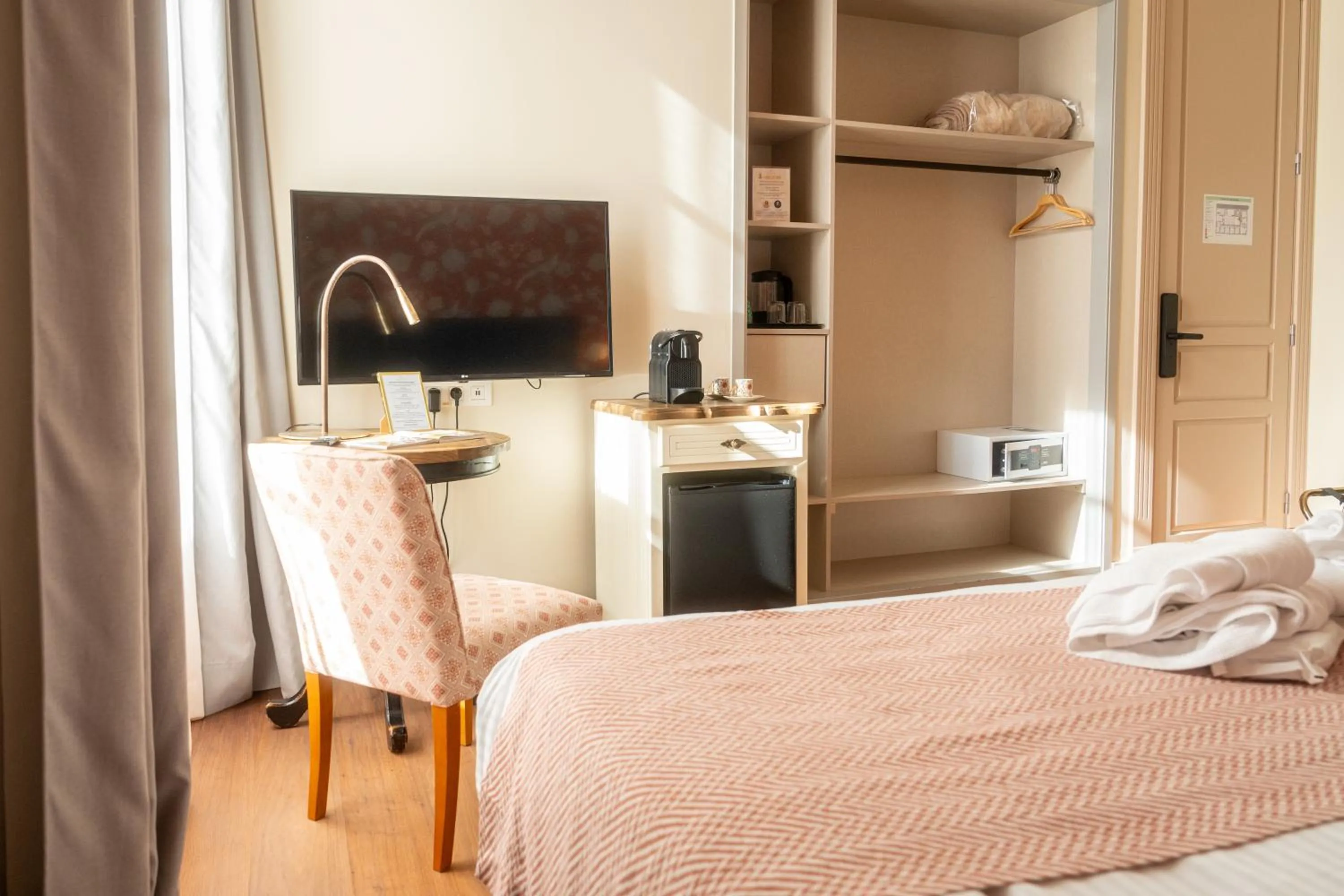 Photo of the whole room, Bed in Hotel Emblemático Agáldar