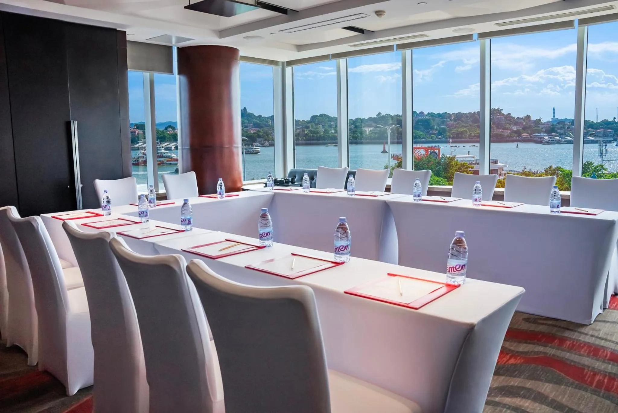 Meeting/conference room in Hotel Indigo Xiamen Harbour by IHG