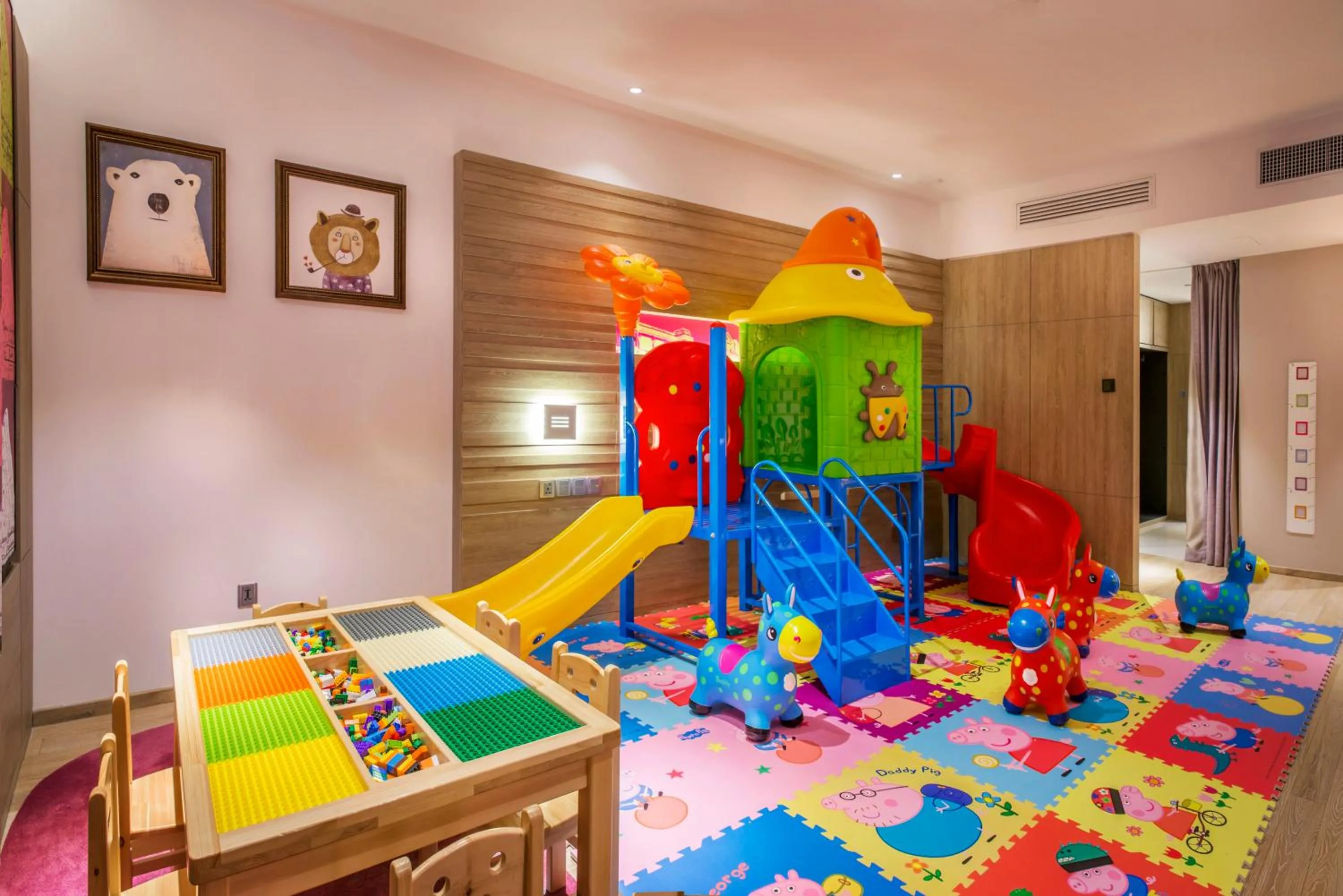 Fitness centre/facilities in Hotel Indigo Xiamen Harbour by IHG