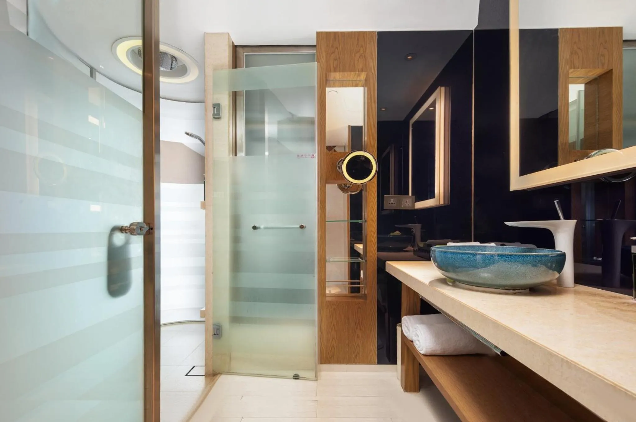 Photo of the whole room in Hotel Indigo Xiamen Harbour by IHG