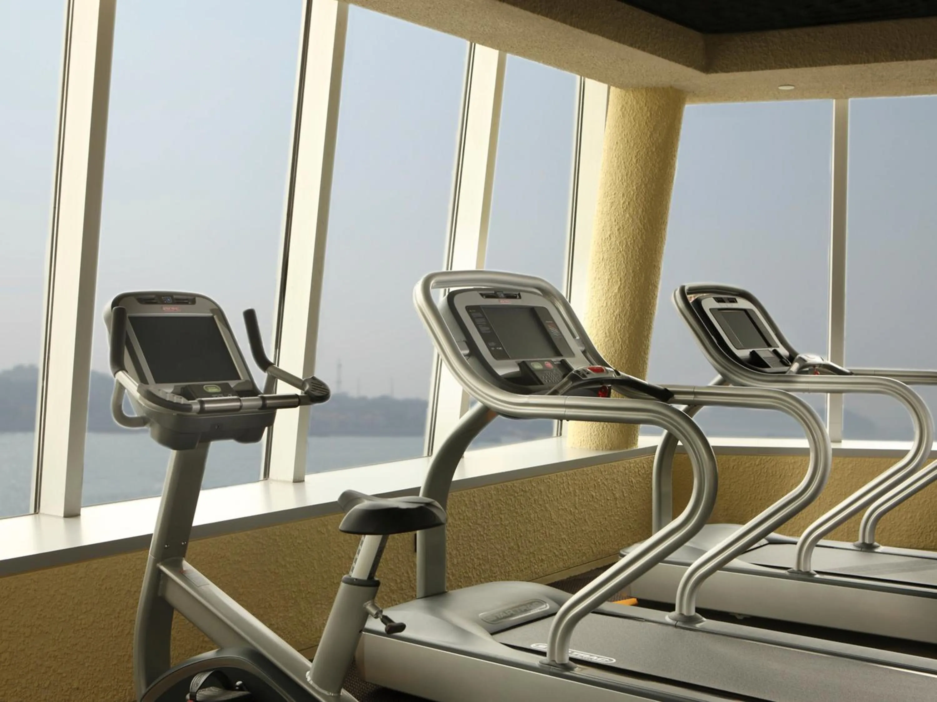 Fitness centre/facilities in Hotel Indigo Xiamen Harbour by IHG