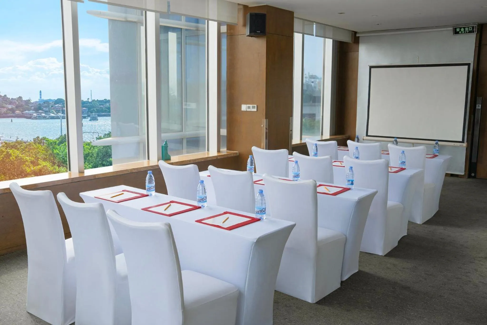 Meeting/conference room in Hotel Indigo Xiamen Harbour by IHG