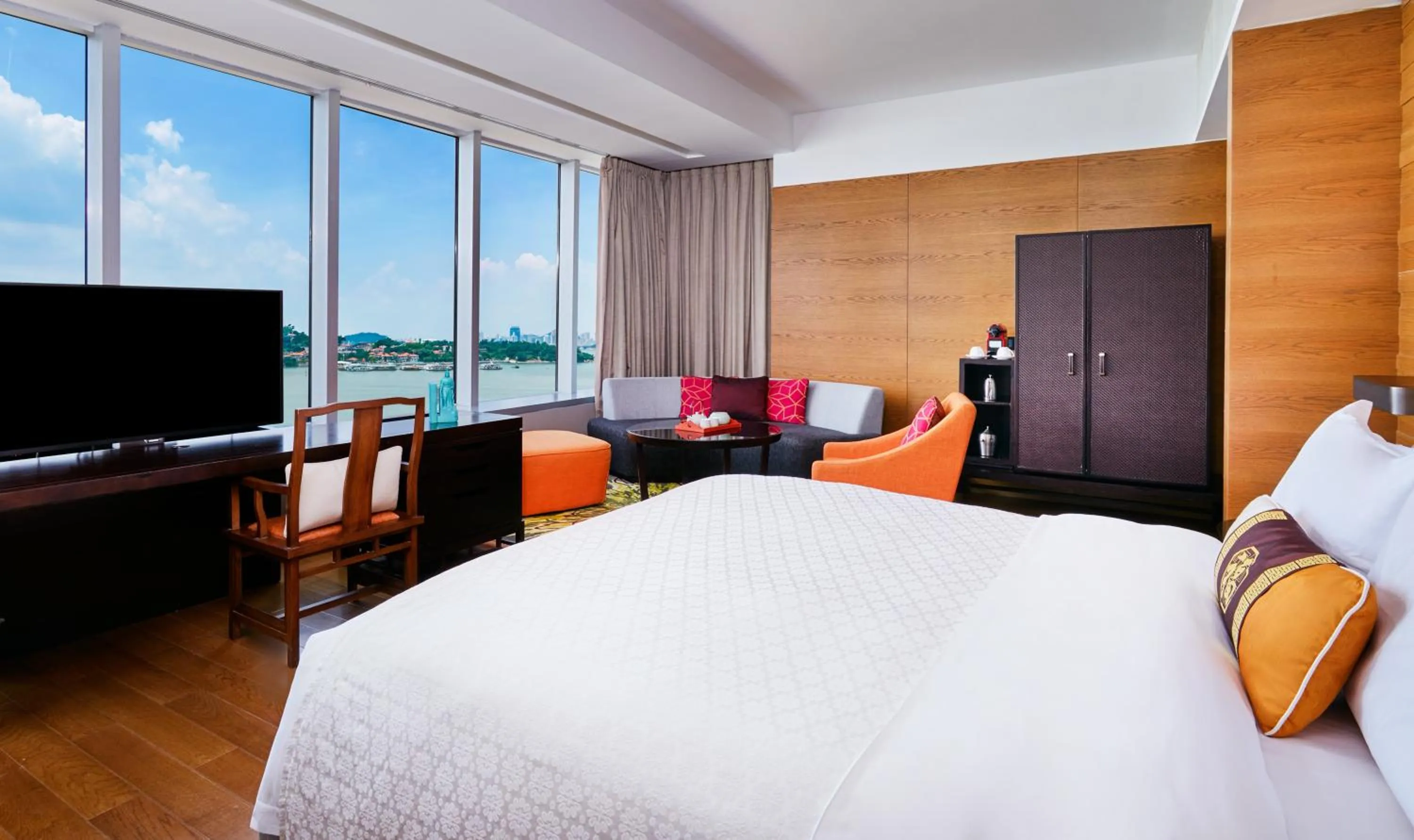 Bedroom, Bed in Hotel Indigo Xiamen Harbour by IHG