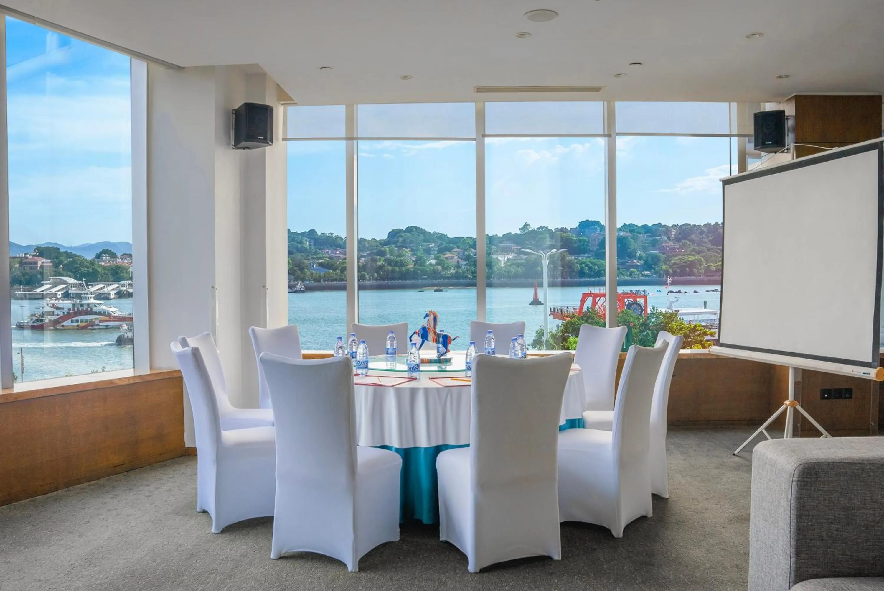 Meeting/conference room in Hotel Indigo Xiamen Harbour by IHG