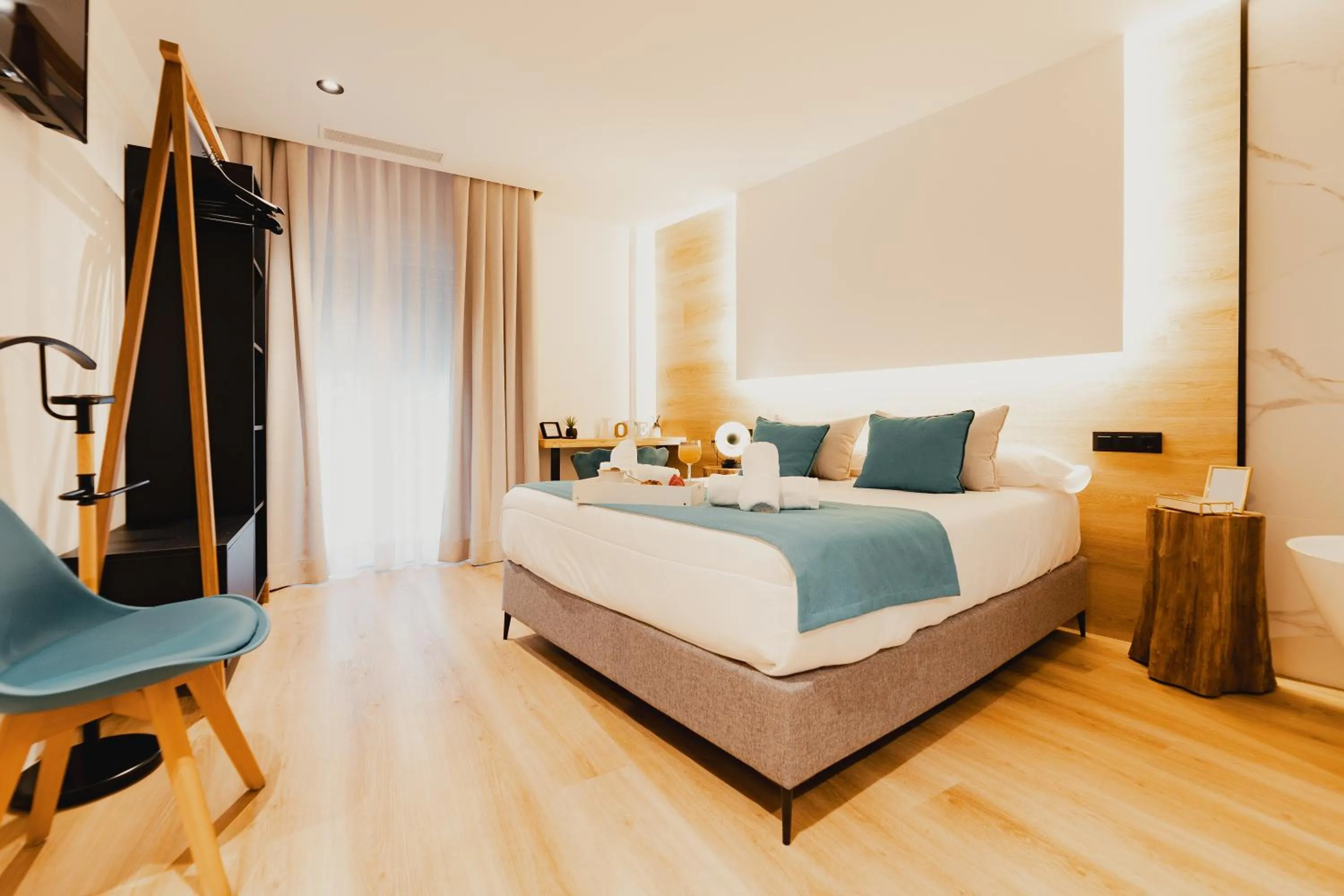 Deluxe Double or Twin Room with Balcony in HOTEL LOTUS