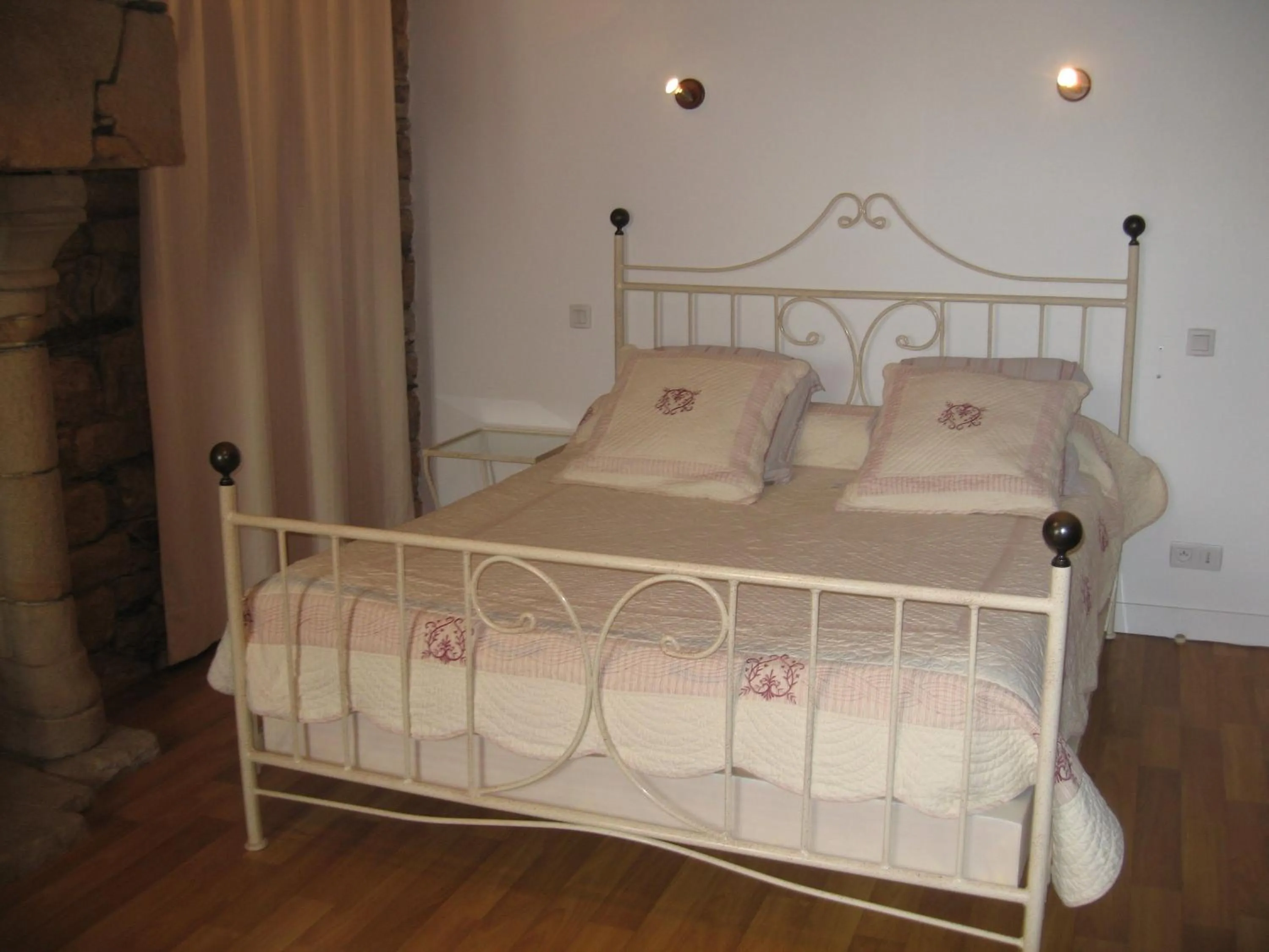 Bedroom, Bed in Auberge Saint Hernin