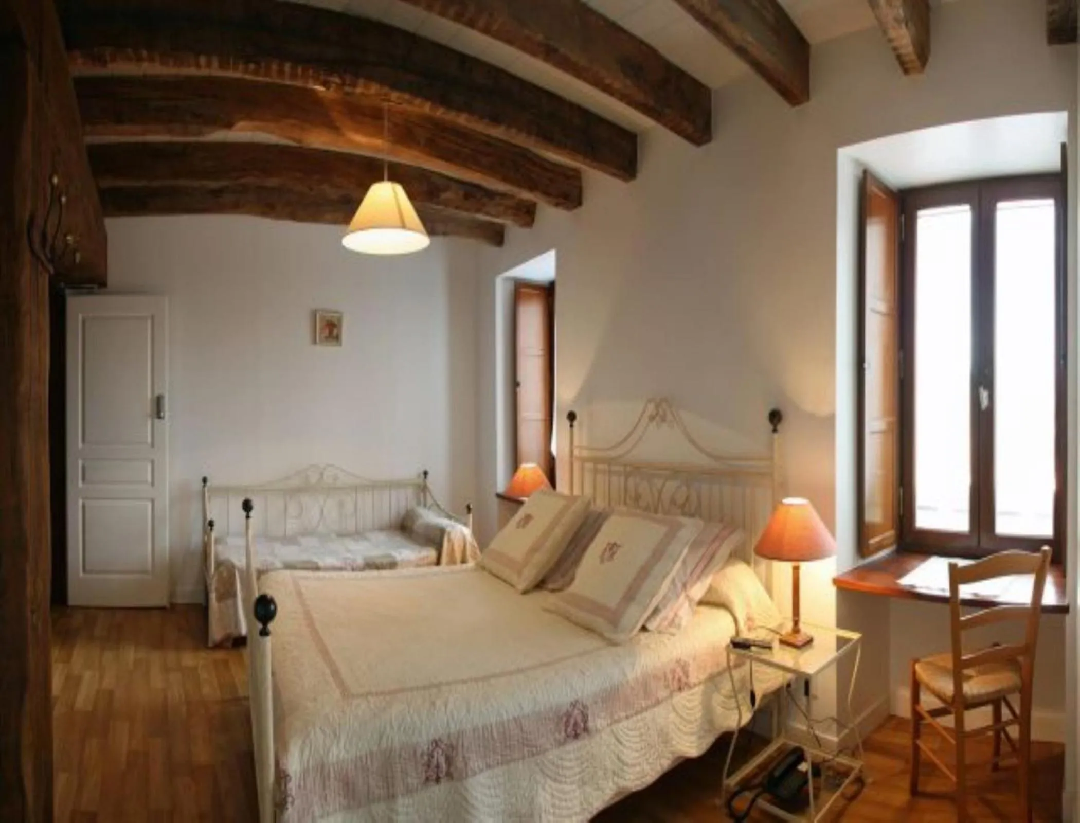 Bedroom, Bed in Auberge Saint Hernin