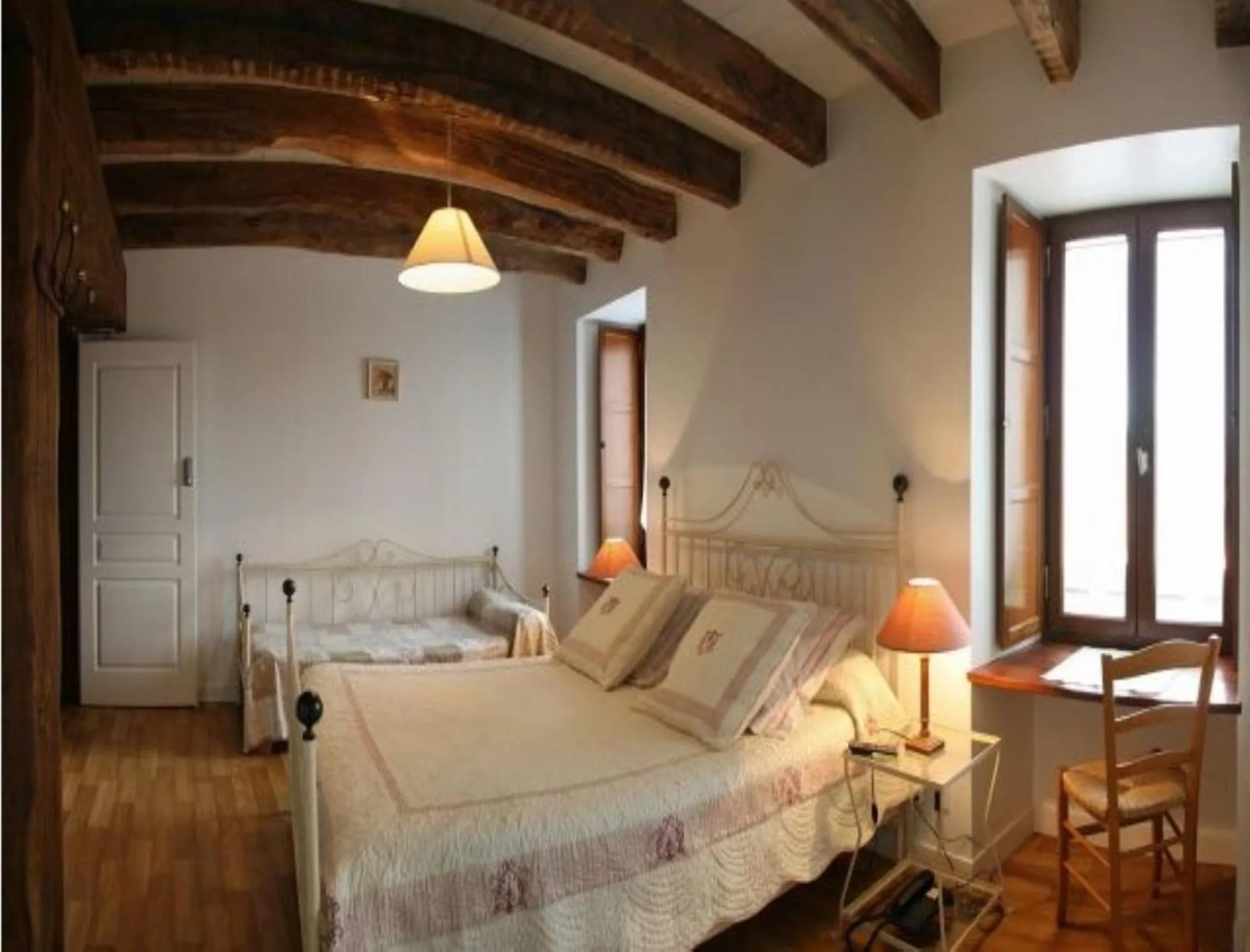 Bedroom, Bed in Auberge Saint Hernin