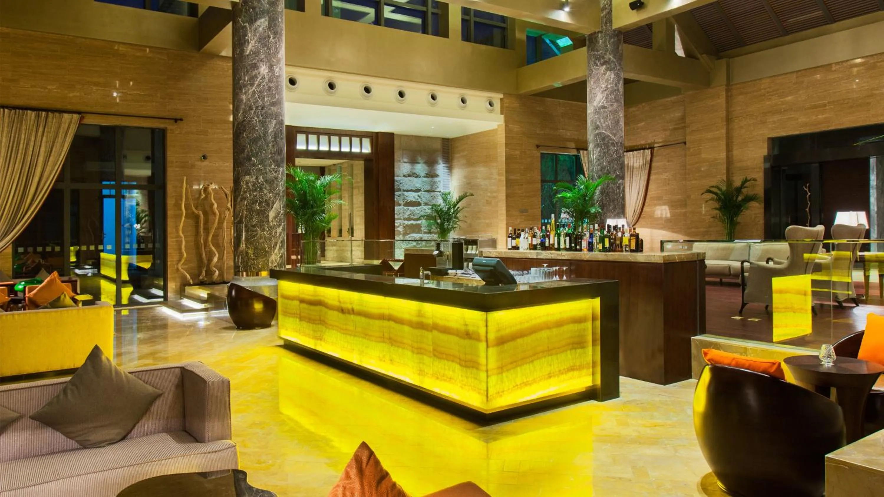 Lounge or bar in Holiday Inn Resort Chaohu Hot Spring by IHG
