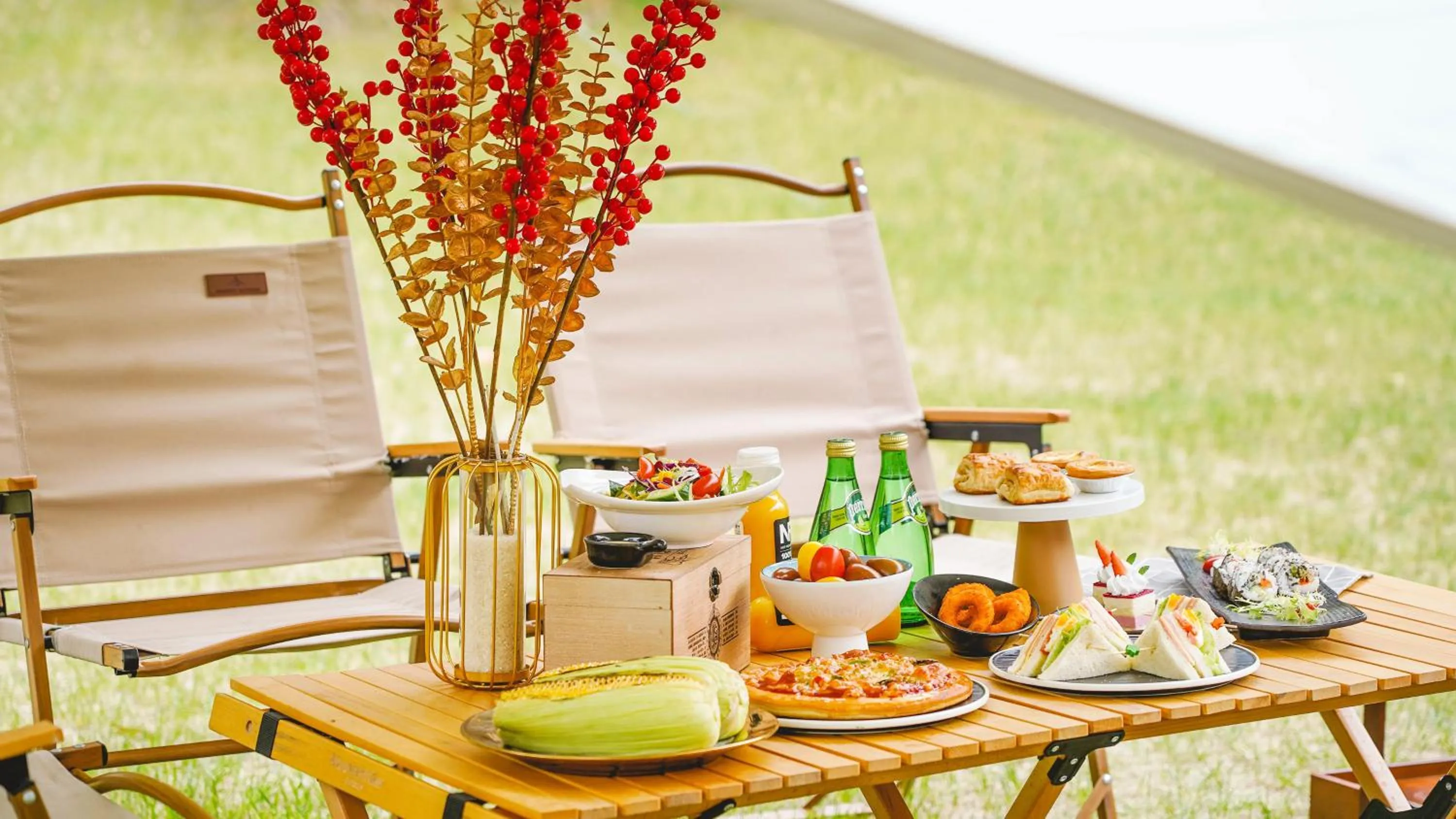 Lounge or bar in Holiday Inn Resort Chaohu Hot Spring by IHG