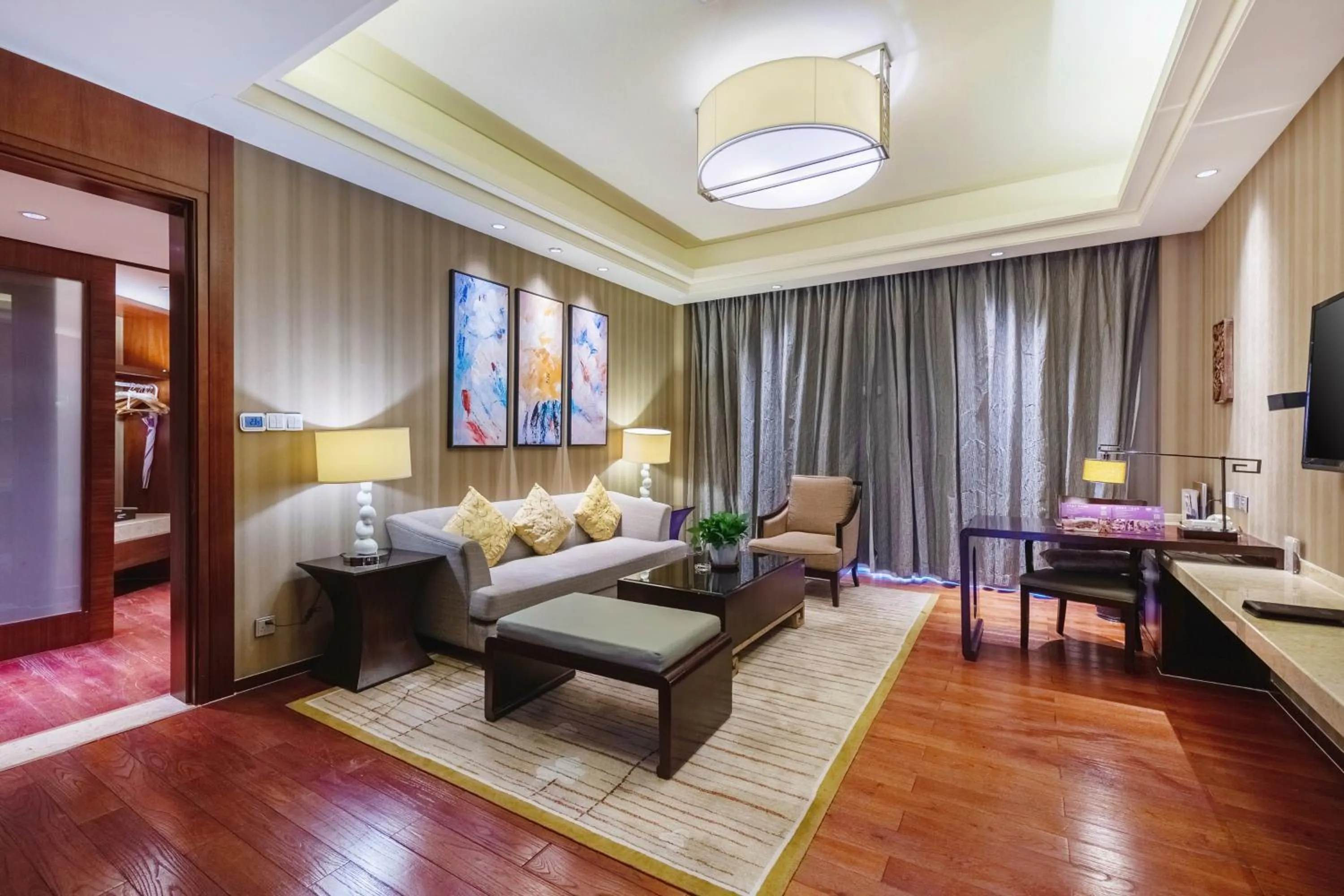 Living room in Holiday Inn Resort Chaohu Hot Spring by IHG