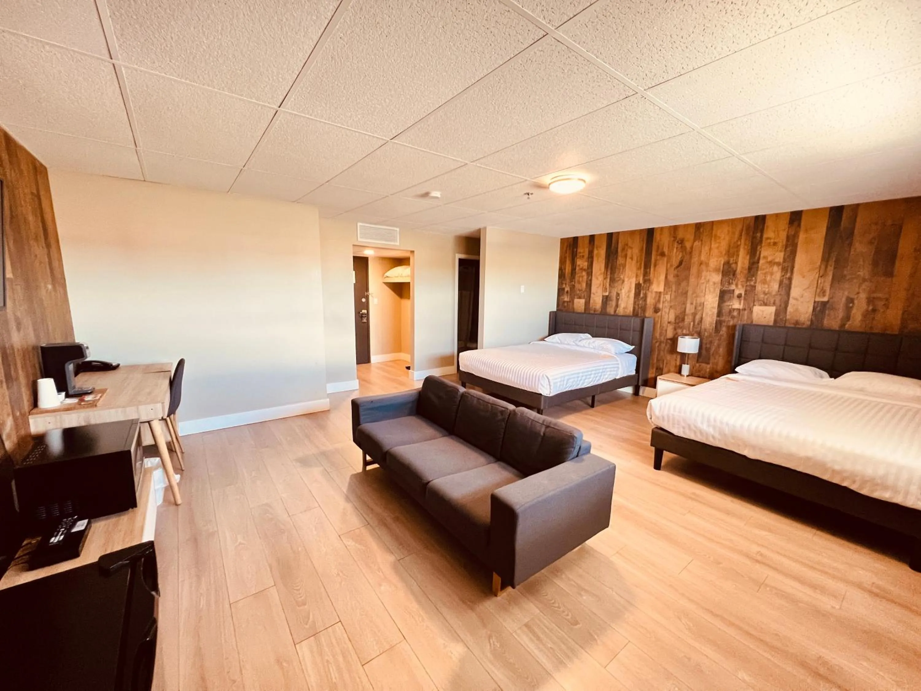 Bed in Camrose Le Chateau Hotel