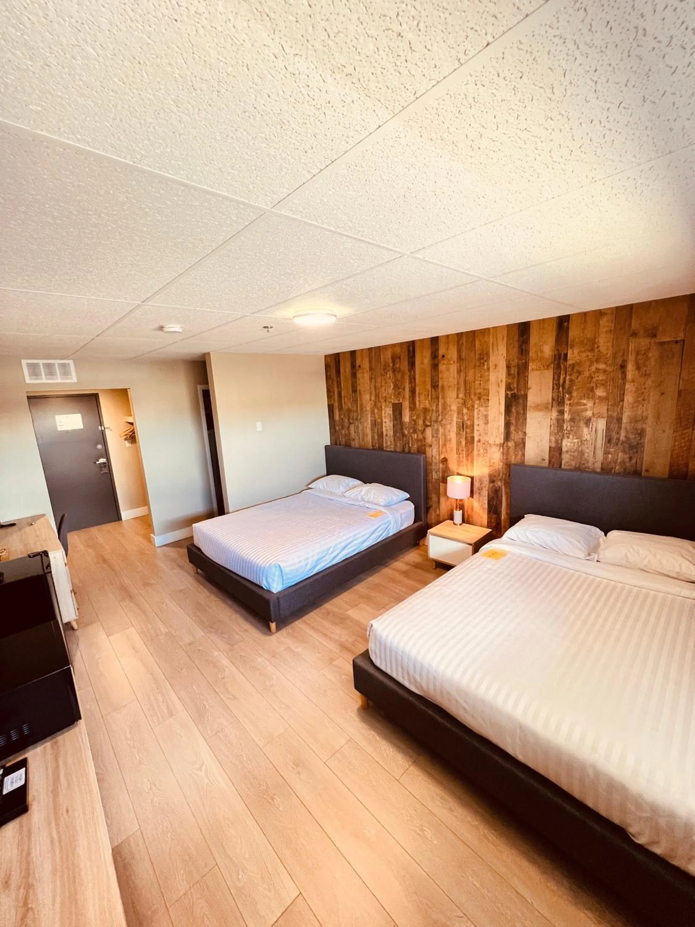 Bed in Camrose Le Chateau Hotel