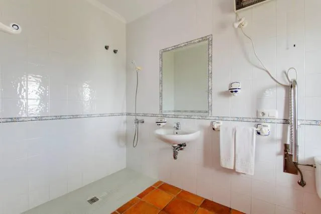 Shower in Hotel Rural Casa Fina - Adults Recommended
