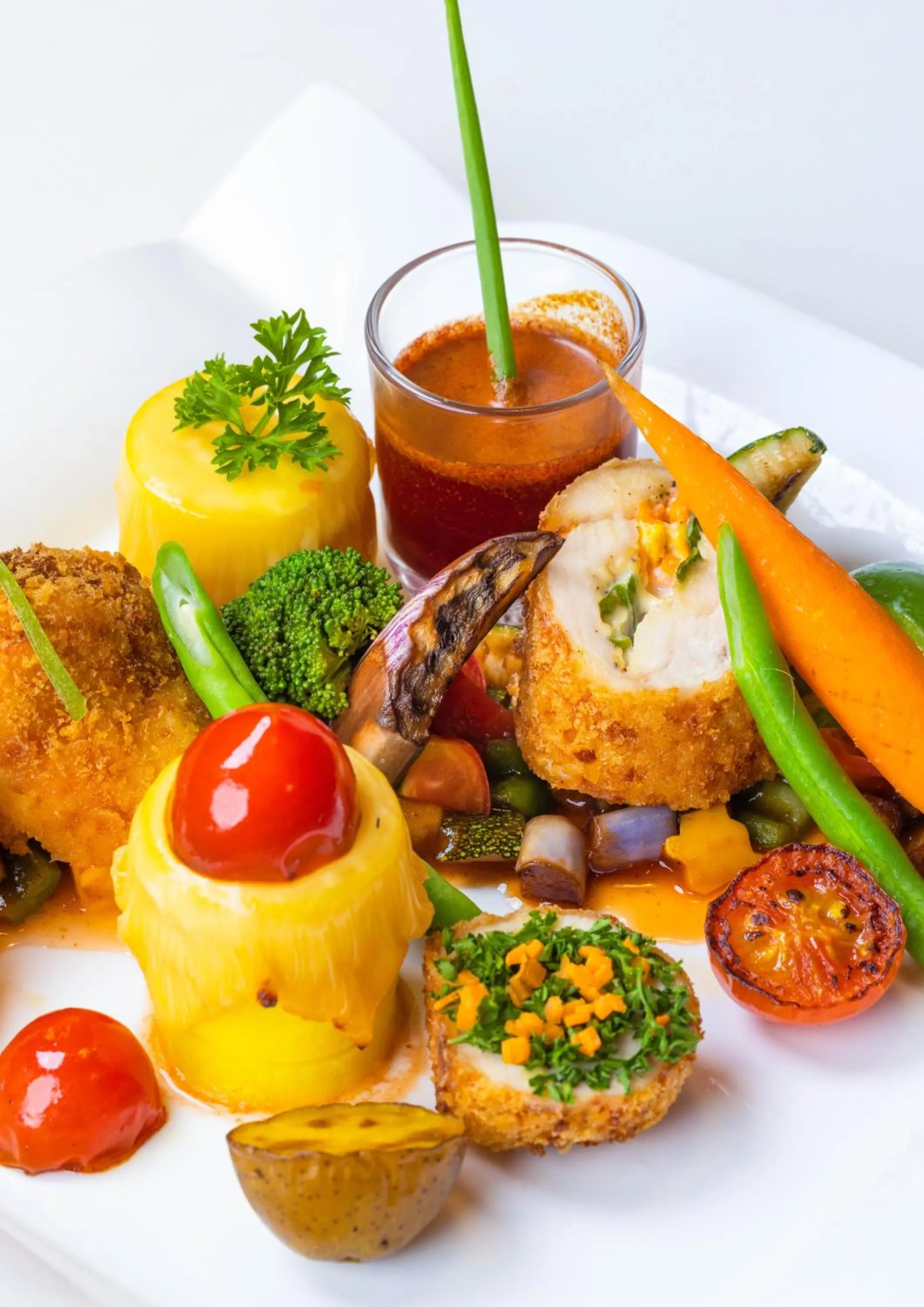 Restaurant/places to eat in Chaarya Resort & Spa