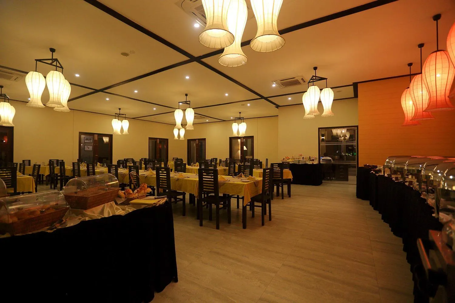 Restaurant/places to eat in Chaarya Resort & Spa