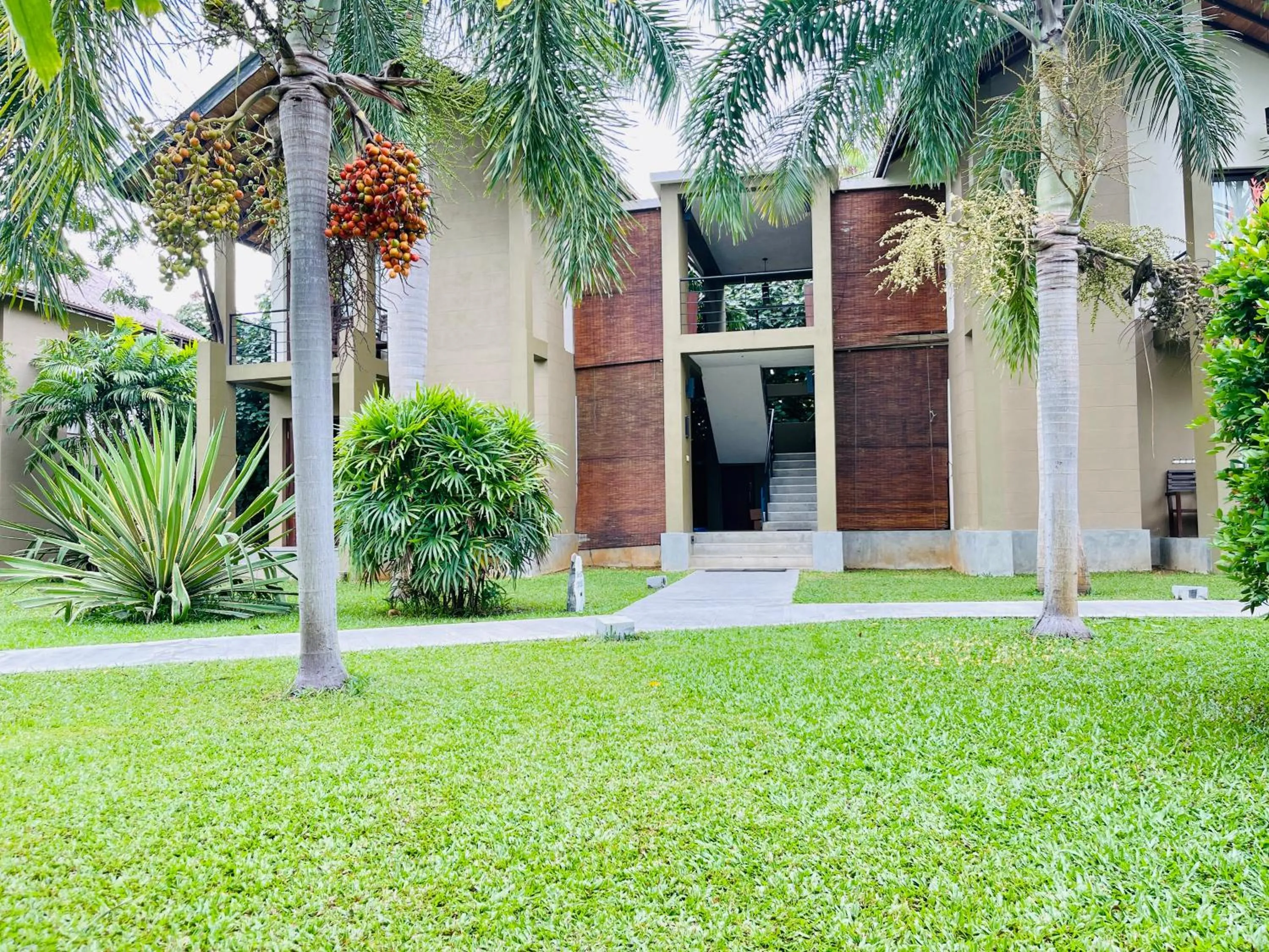 Garden in Chaarya Resort & Spa