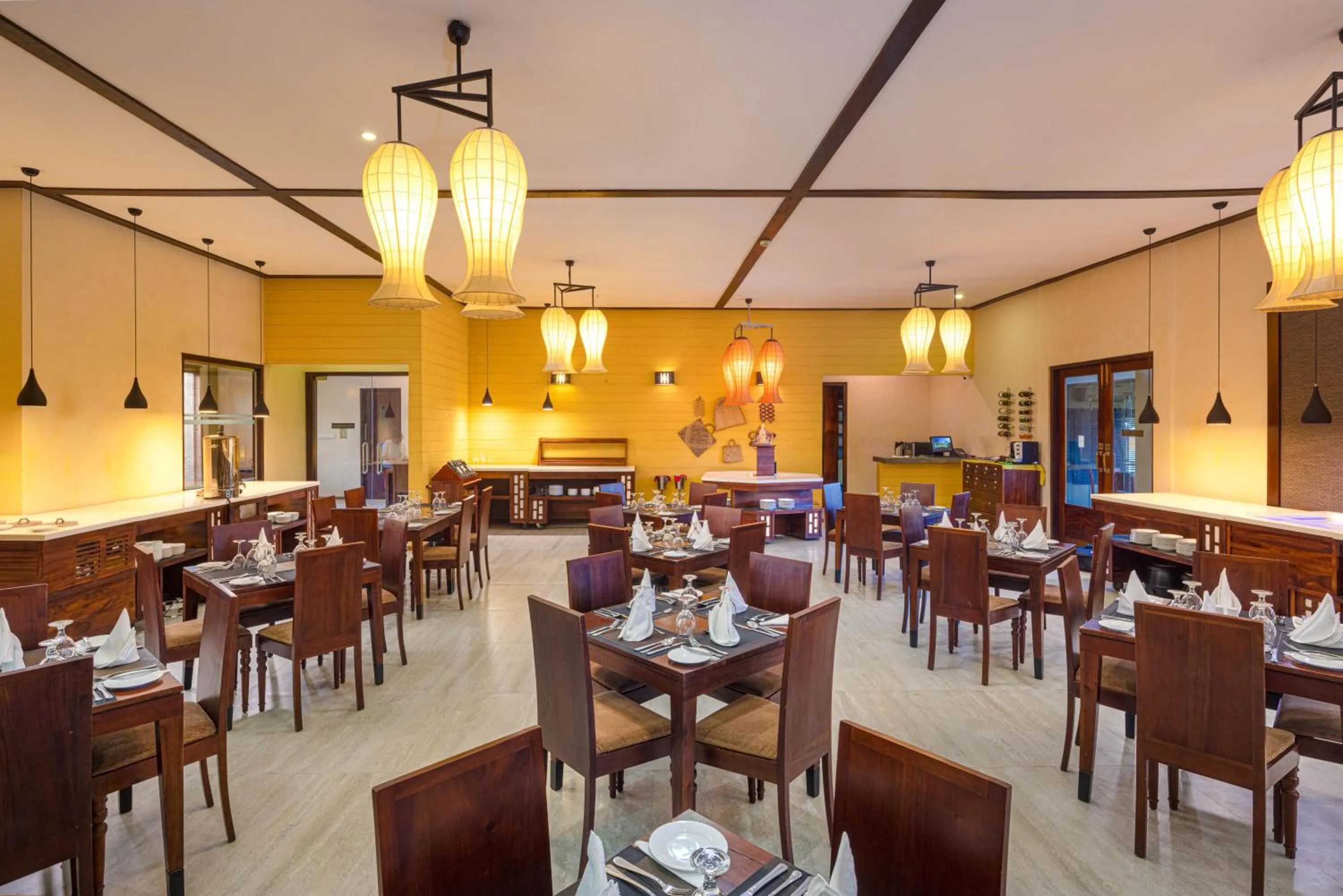 Restaurant/places to eat in Chaarya Resort & Spa