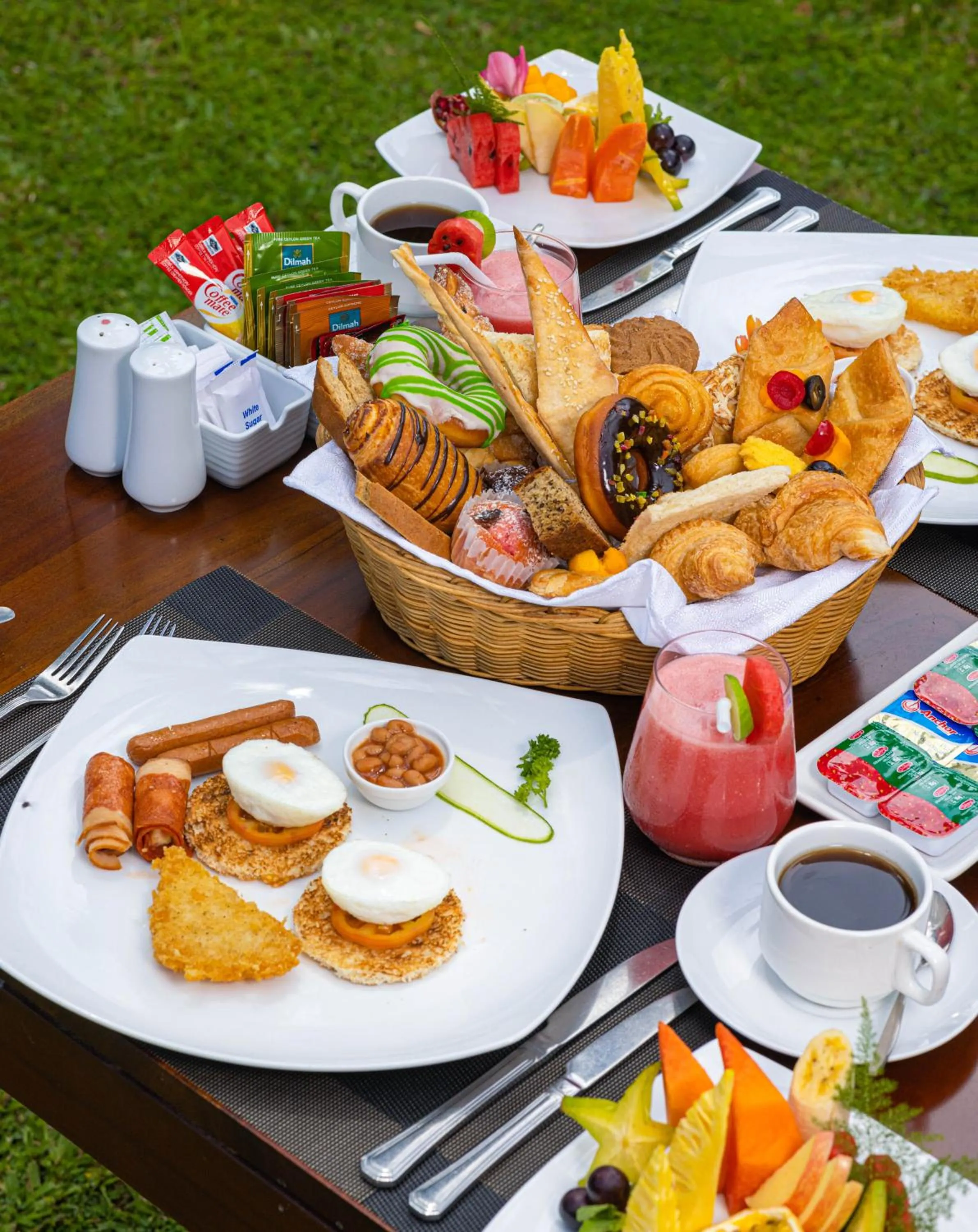 Food and drinks in Chaarya Resort & Spa