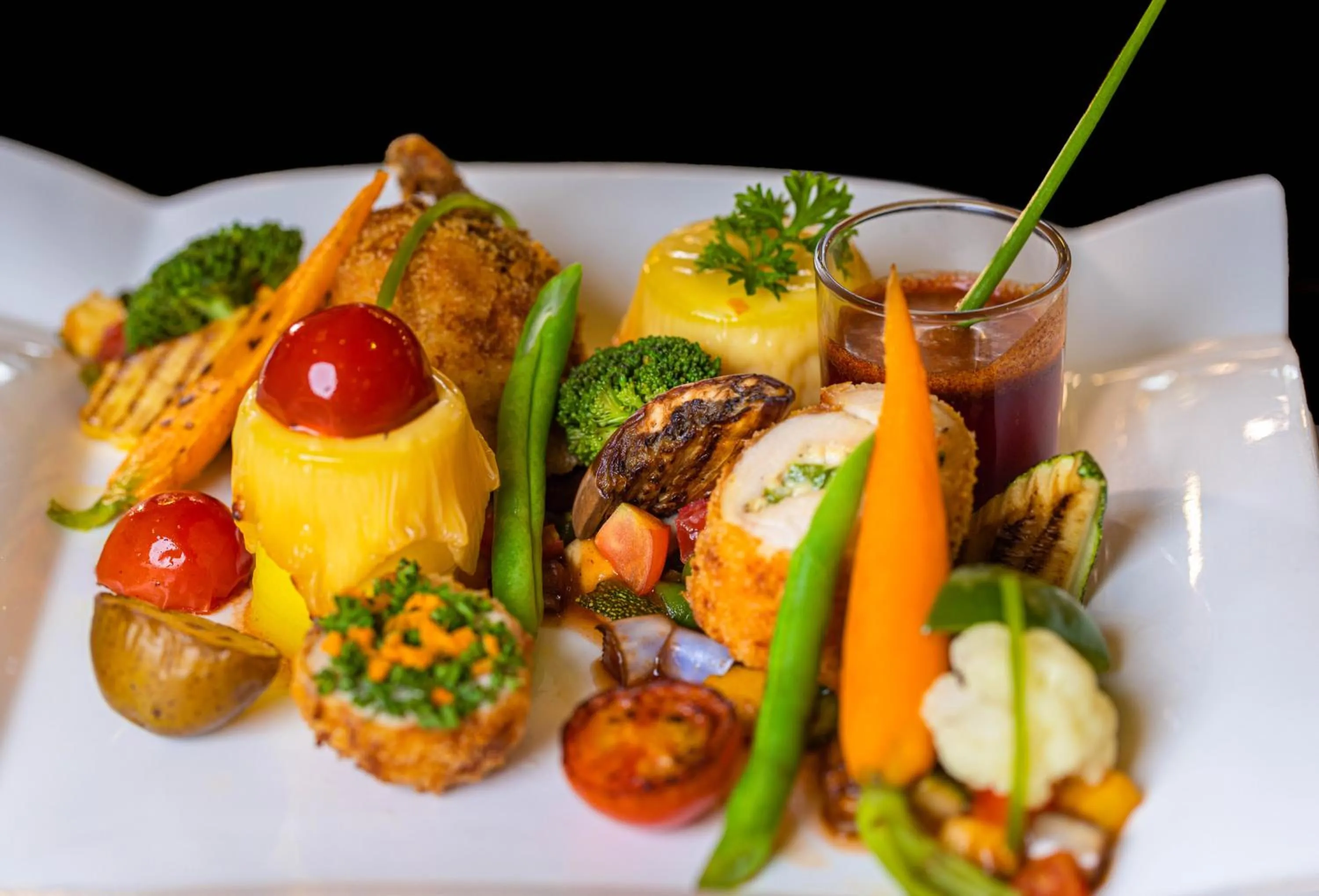 Restaurant/places to eat in Chaarya Resort & Spa