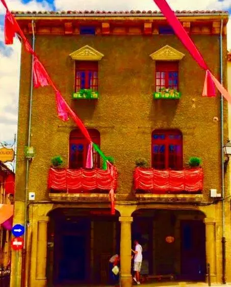 CASA RURAL PIEDRAHÍTA ( ART DÉCO ) CASA RURAL PIEDRAHÍTA ( ART DÉCO )