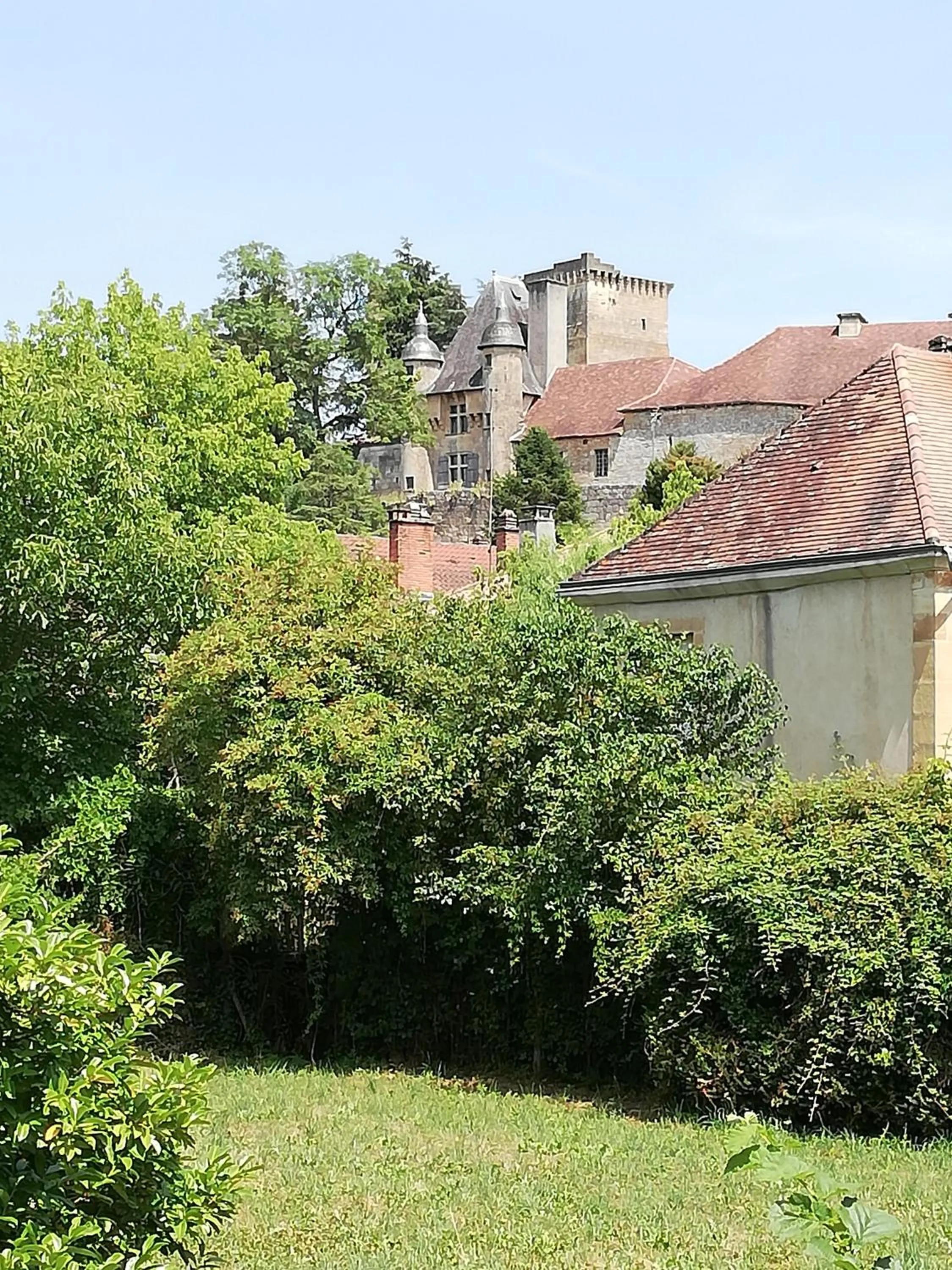 Garden in Vue du Château d'Excideuil en chambres