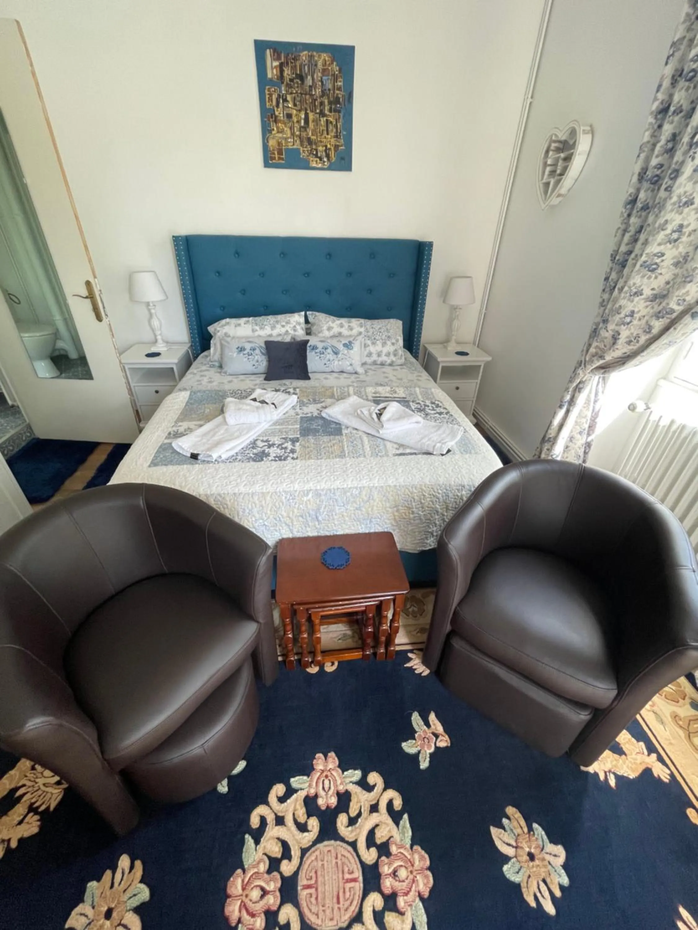 Bed in Vue du Château d'Excideuil en chambres