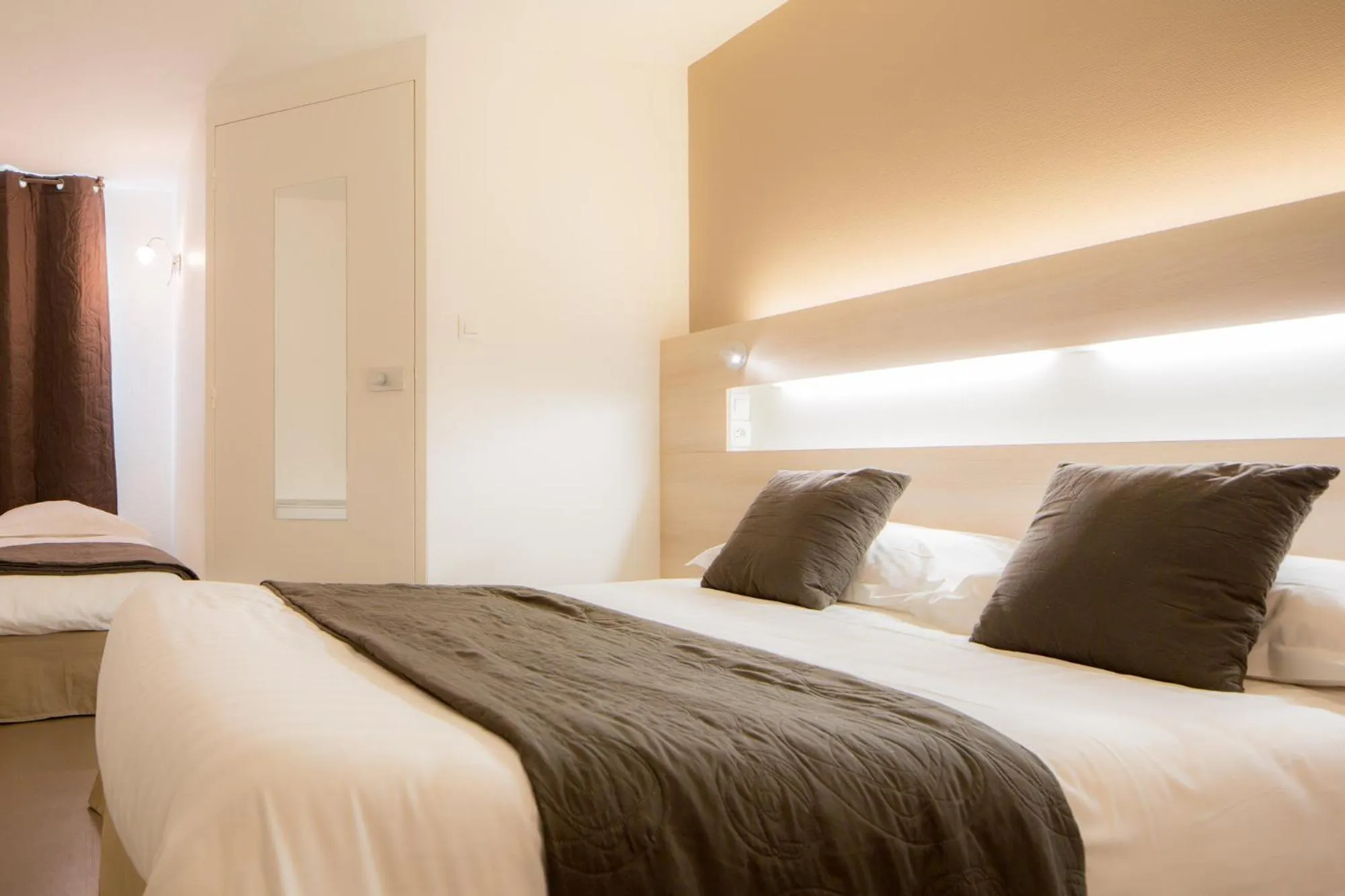 Bed in Hotel Restaurant l'Eskemm St Brieuc-Trégueux