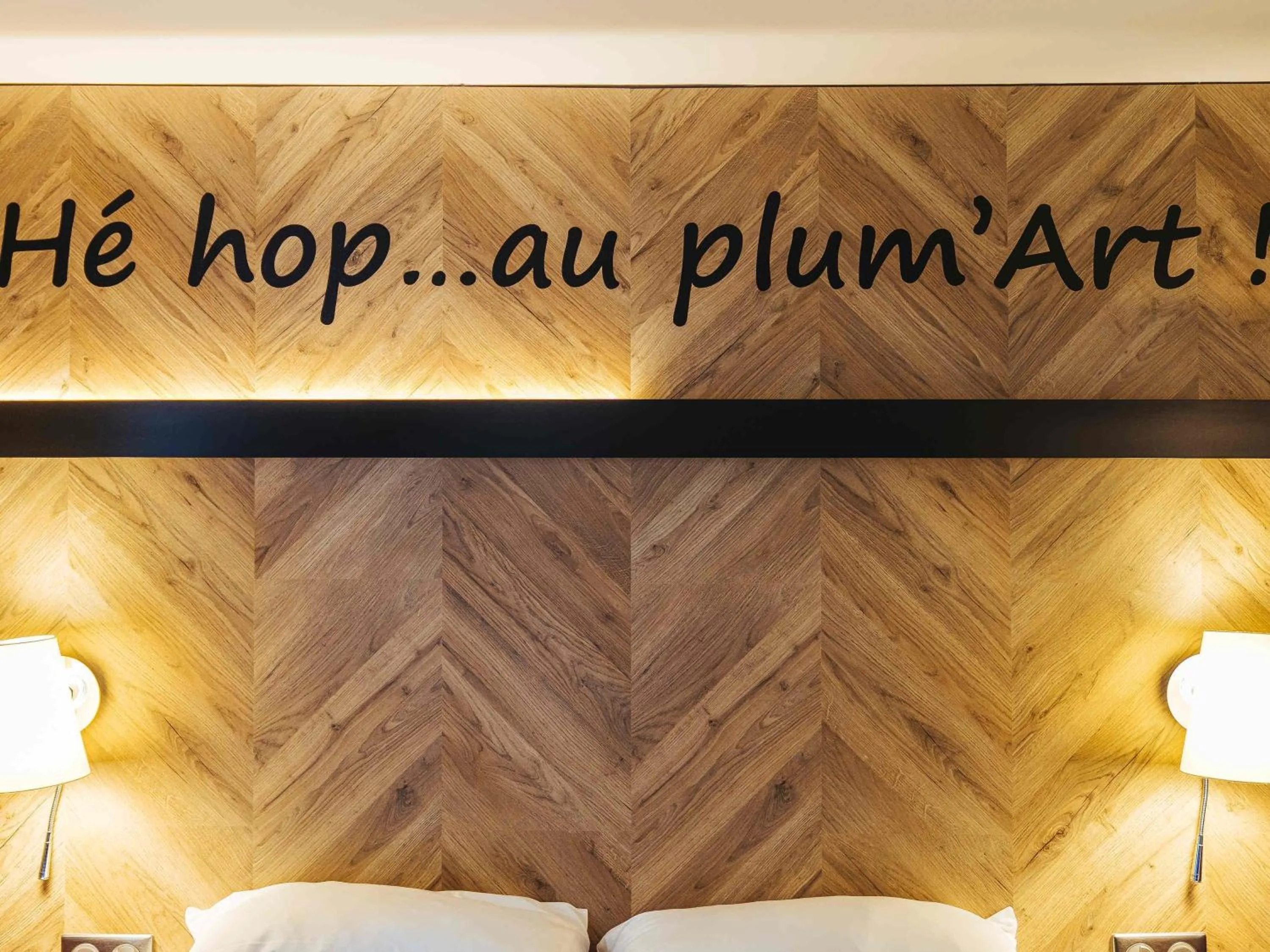 Bedroom, Bed in ibis Styles Douai Gare Gayant Expo