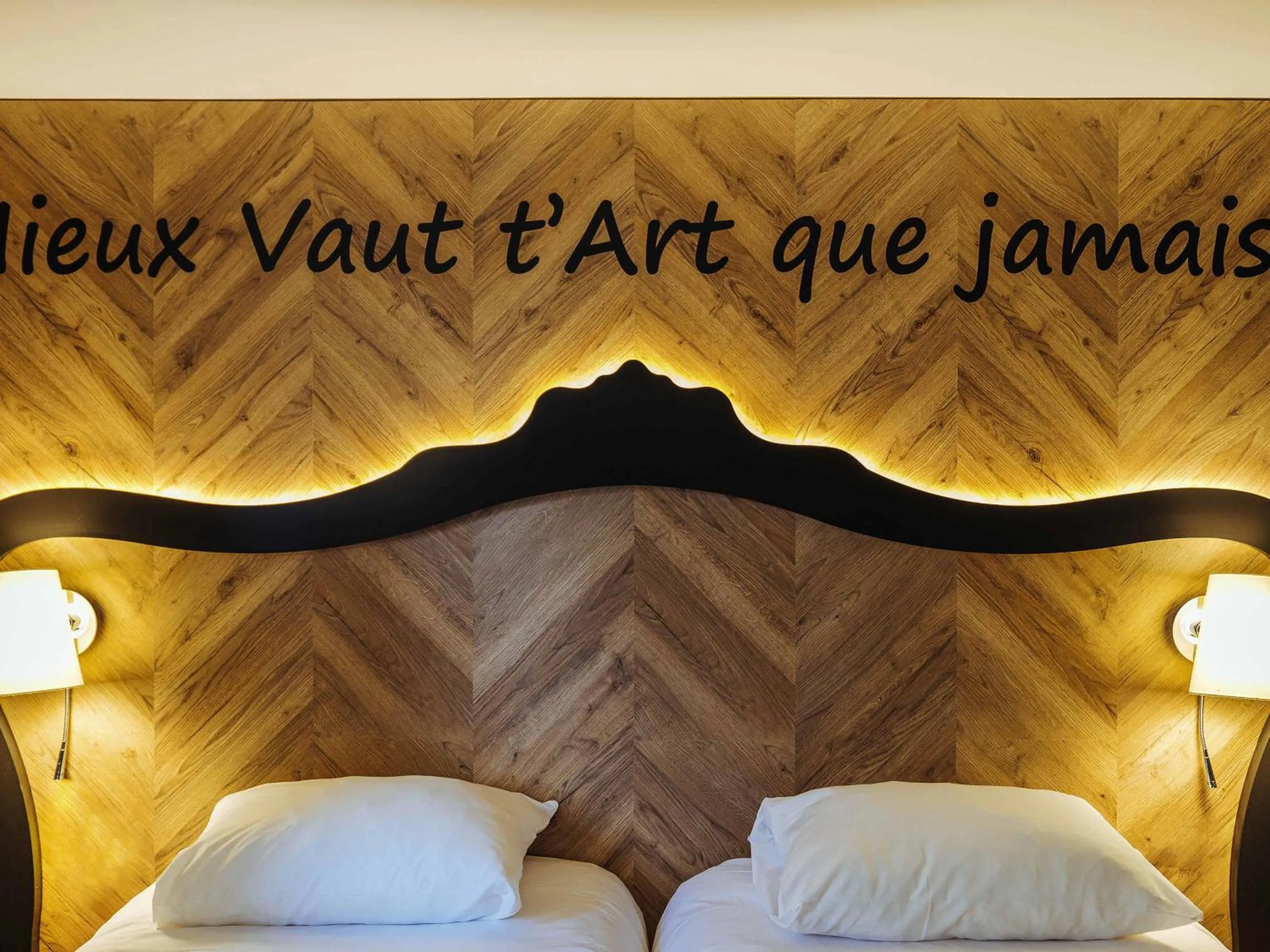 Bedroom, Bed in ibis Styles Douai Gare Gayant Expo