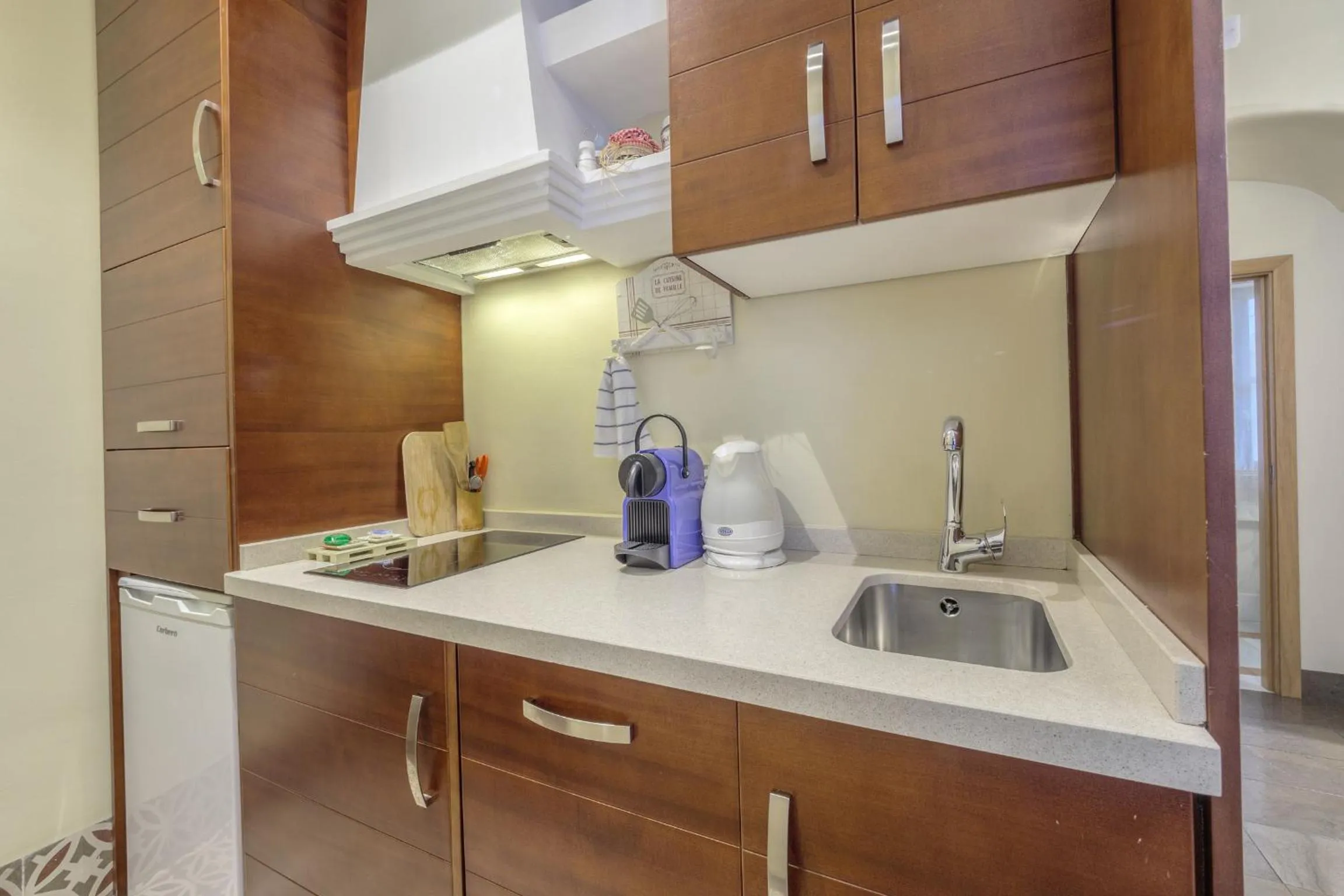 Kitchen or kitchenette in ApartaSuites Alberca Deluxe