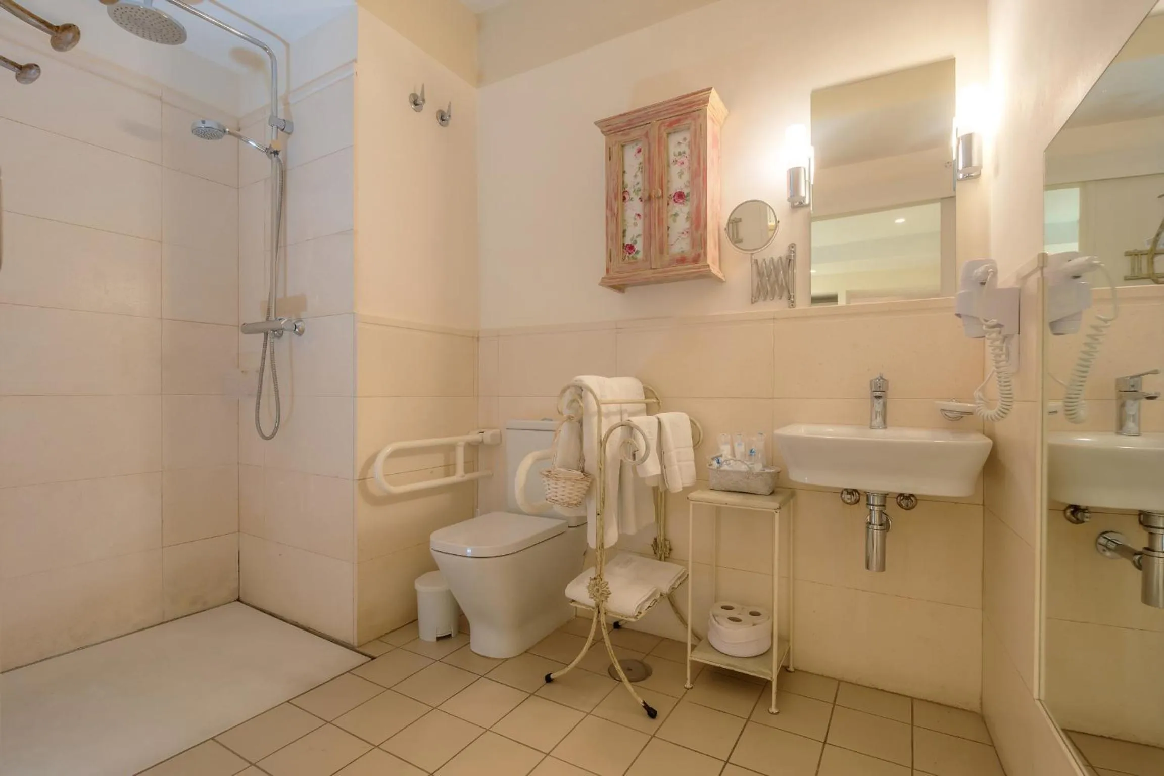 Shower in ApartaSuites Alberca Deluxe