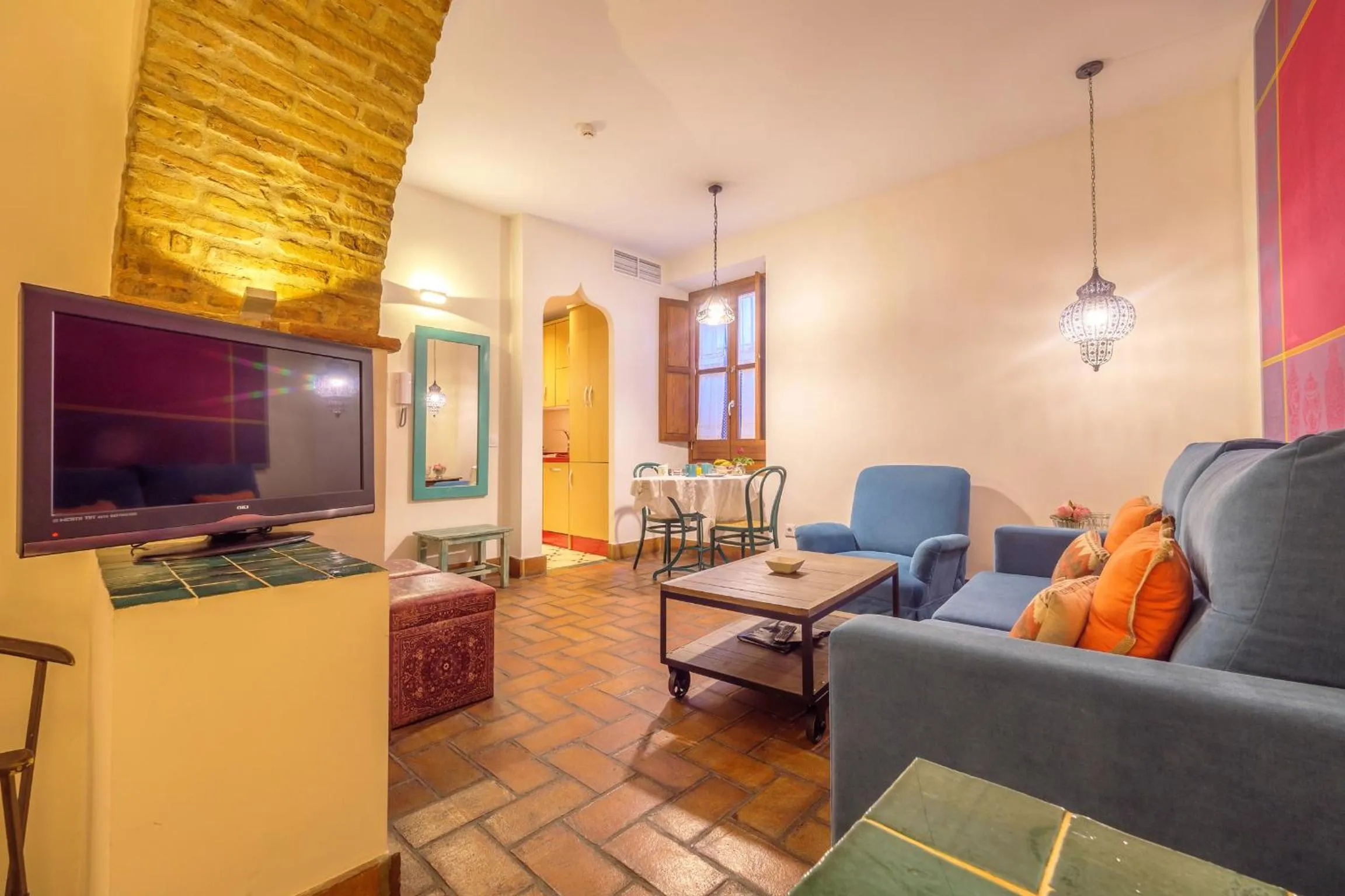 TV and multimedia in ApartaSuites Alberca Deluxe