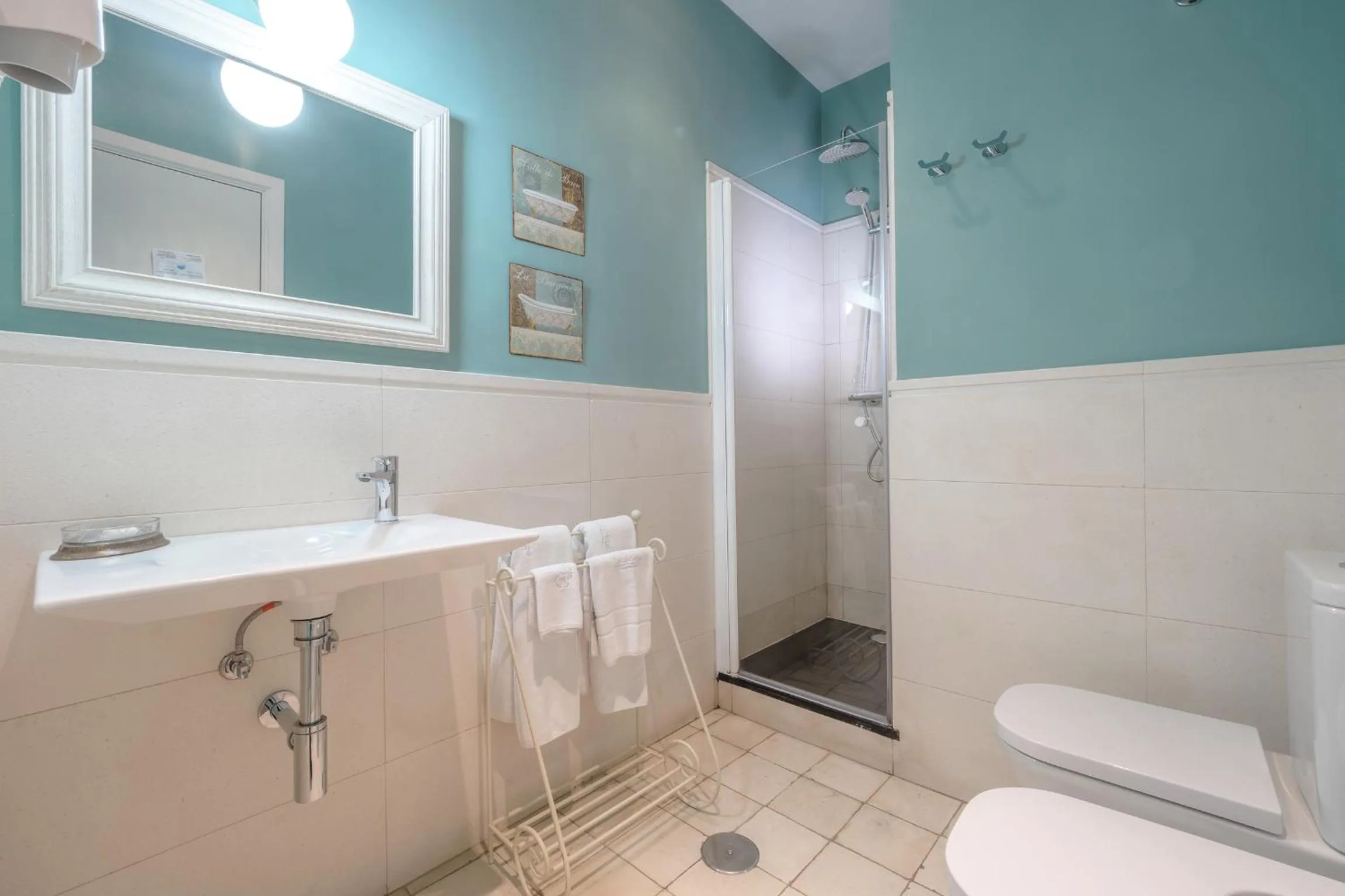 Shower in ApartaSuites Alberca Deluxe