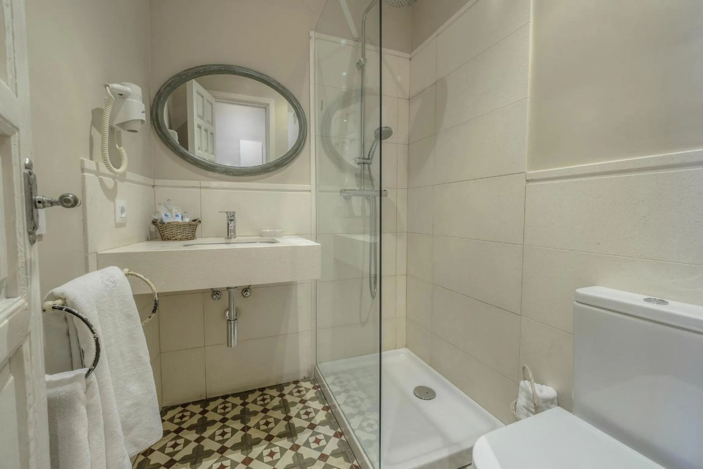 Shower in ApartaSuites Alberca Deluxe