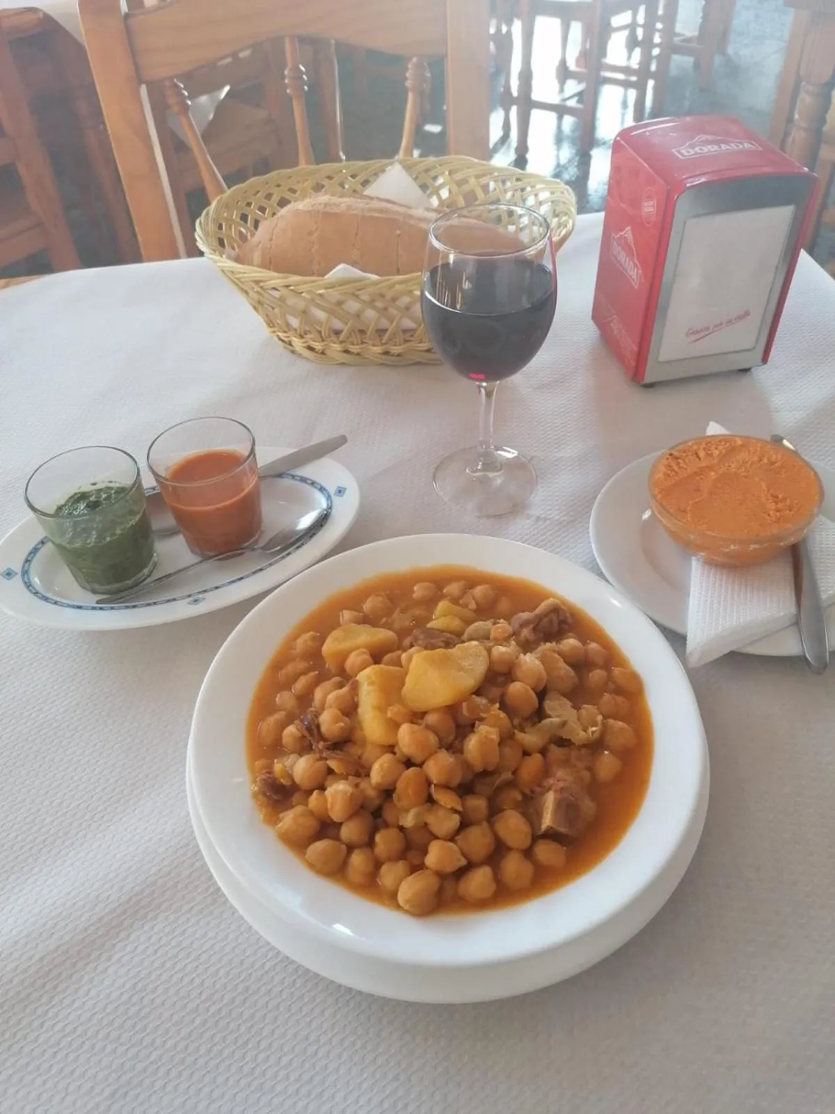 Restaurant/places to eat in Pensión Amparo Las Hayas