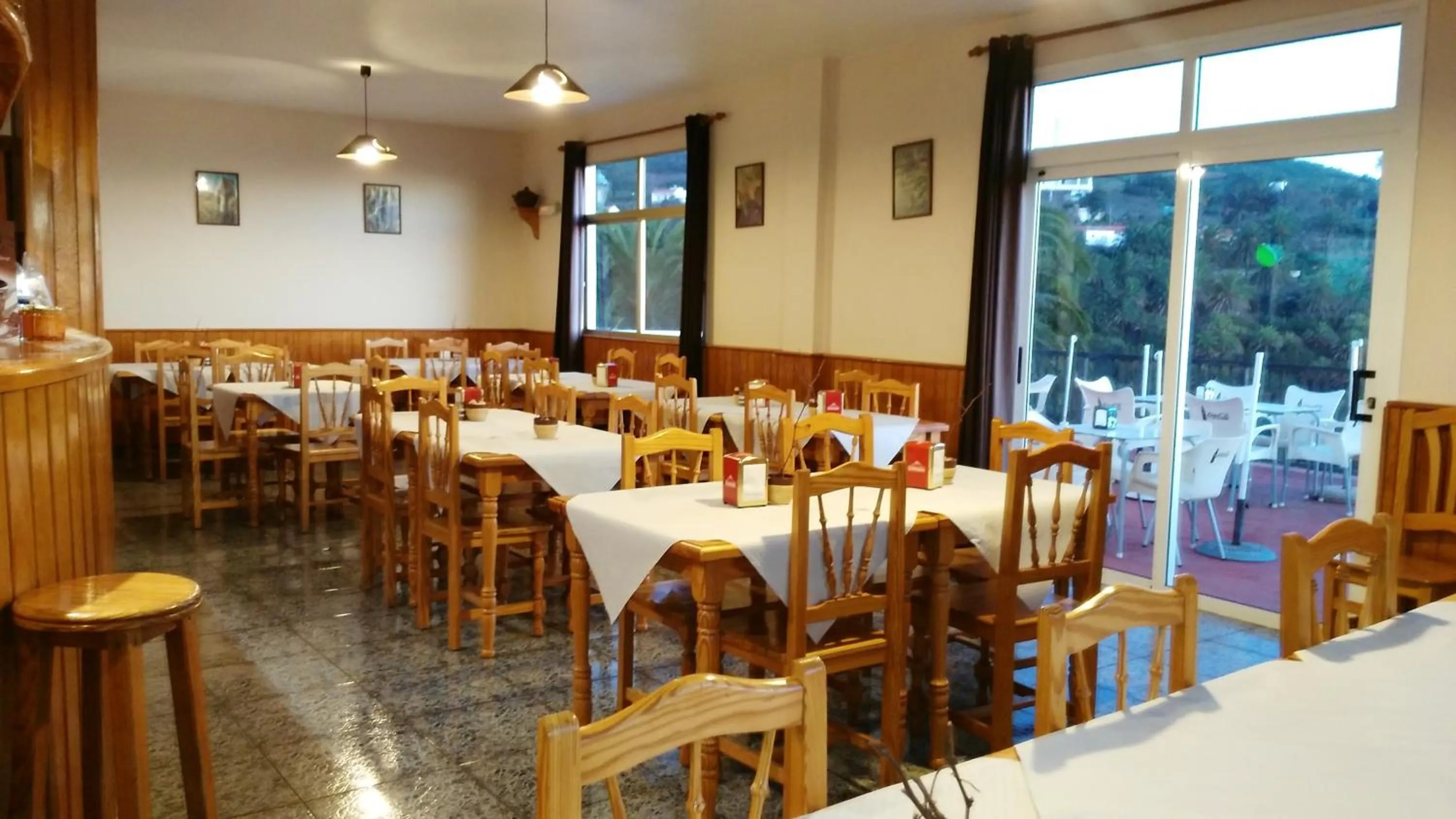 Restaurant/places to eat in Pensión Amparo Las Hayas