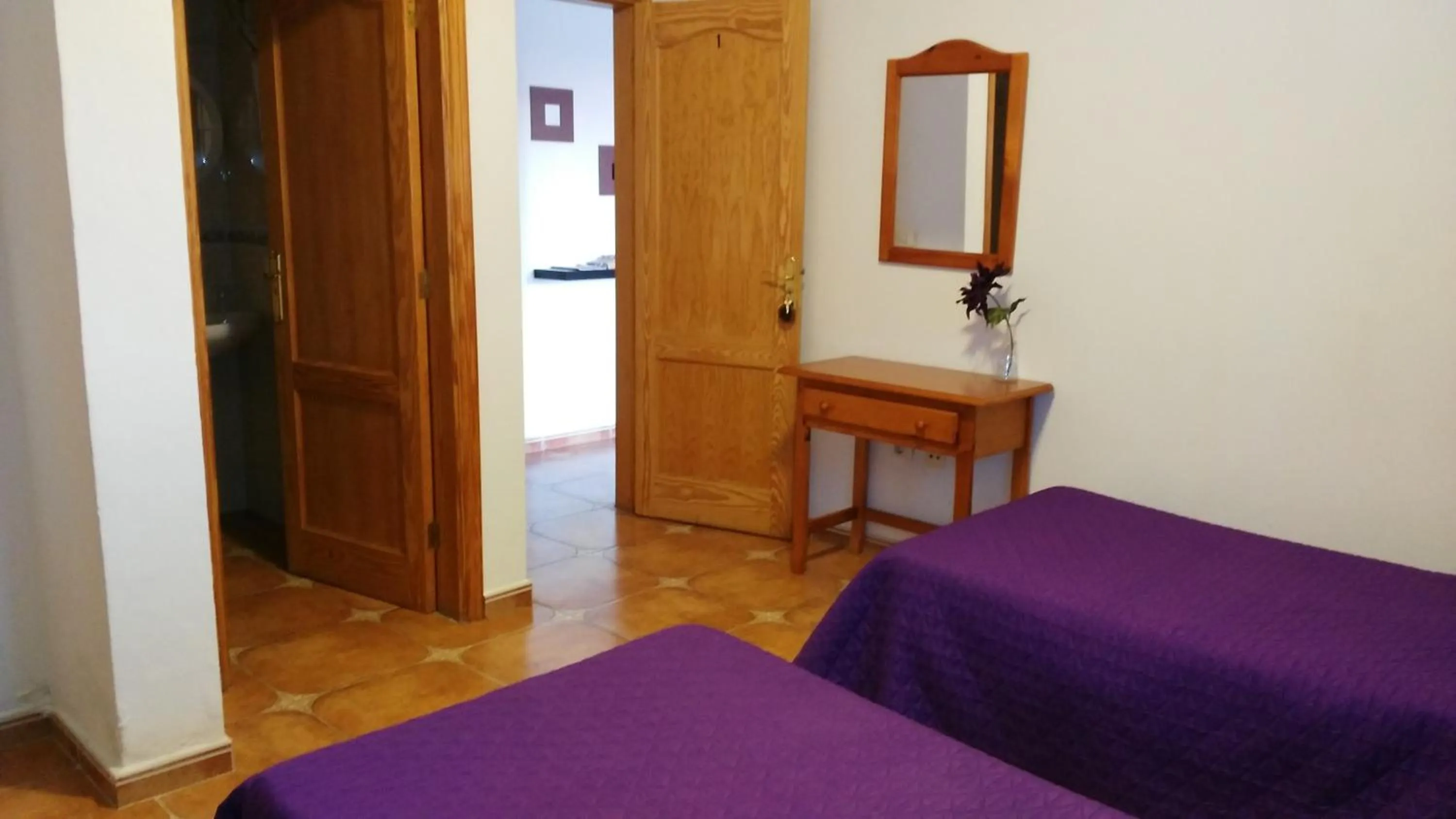Photo of the whole room, Bed in Pensión Amparo Las Hayas