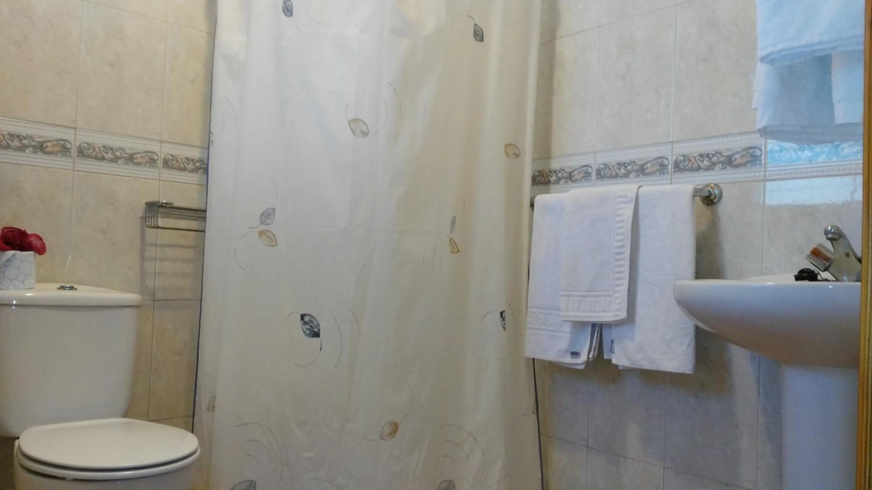 Bathroom in Pensión Amparo Las Hayas