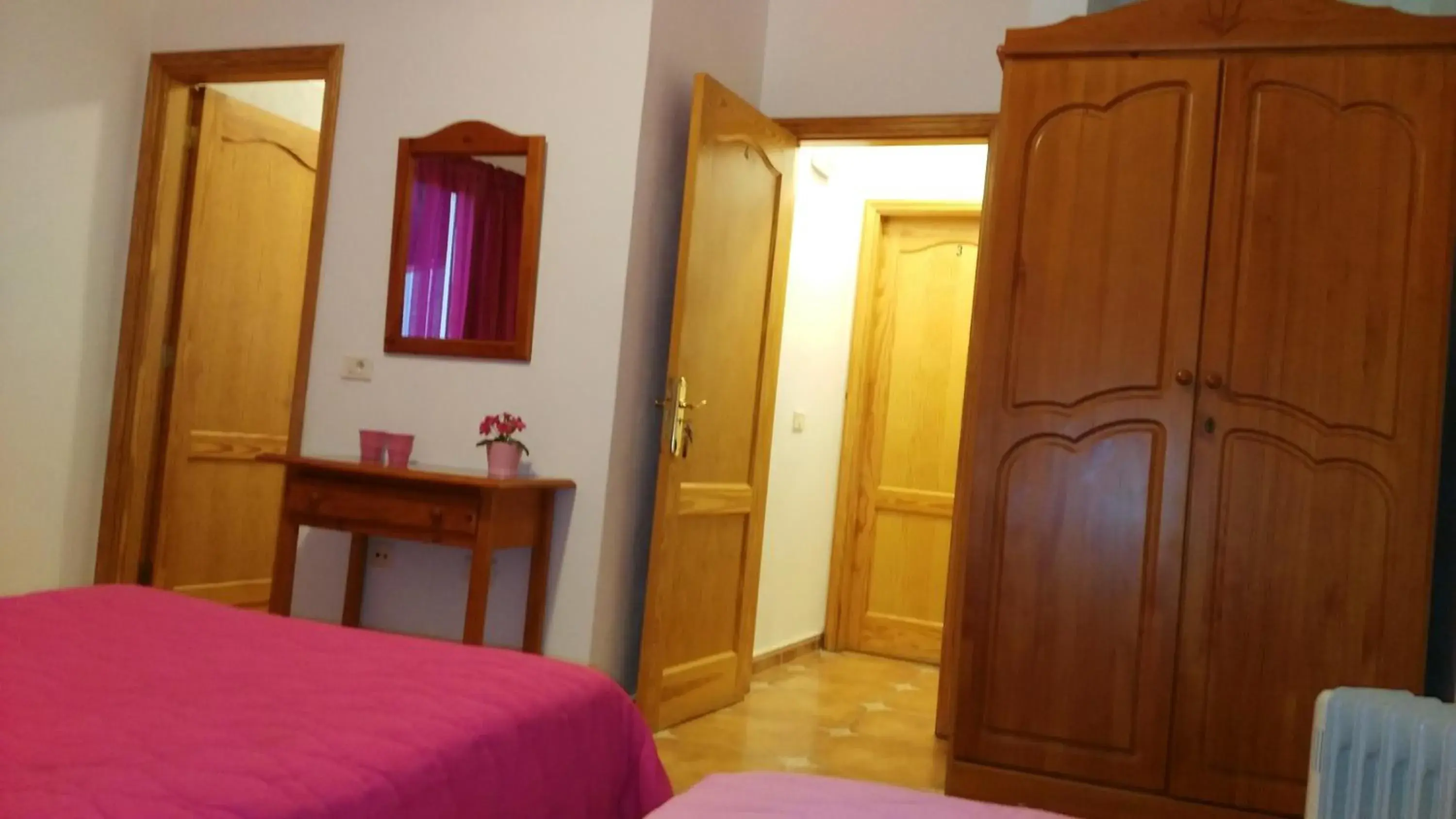 Triple Room - single occupancy in Pensión Amparo Las Hayas Triple Room - single occupancy in Pensión Amparo Las Hayas