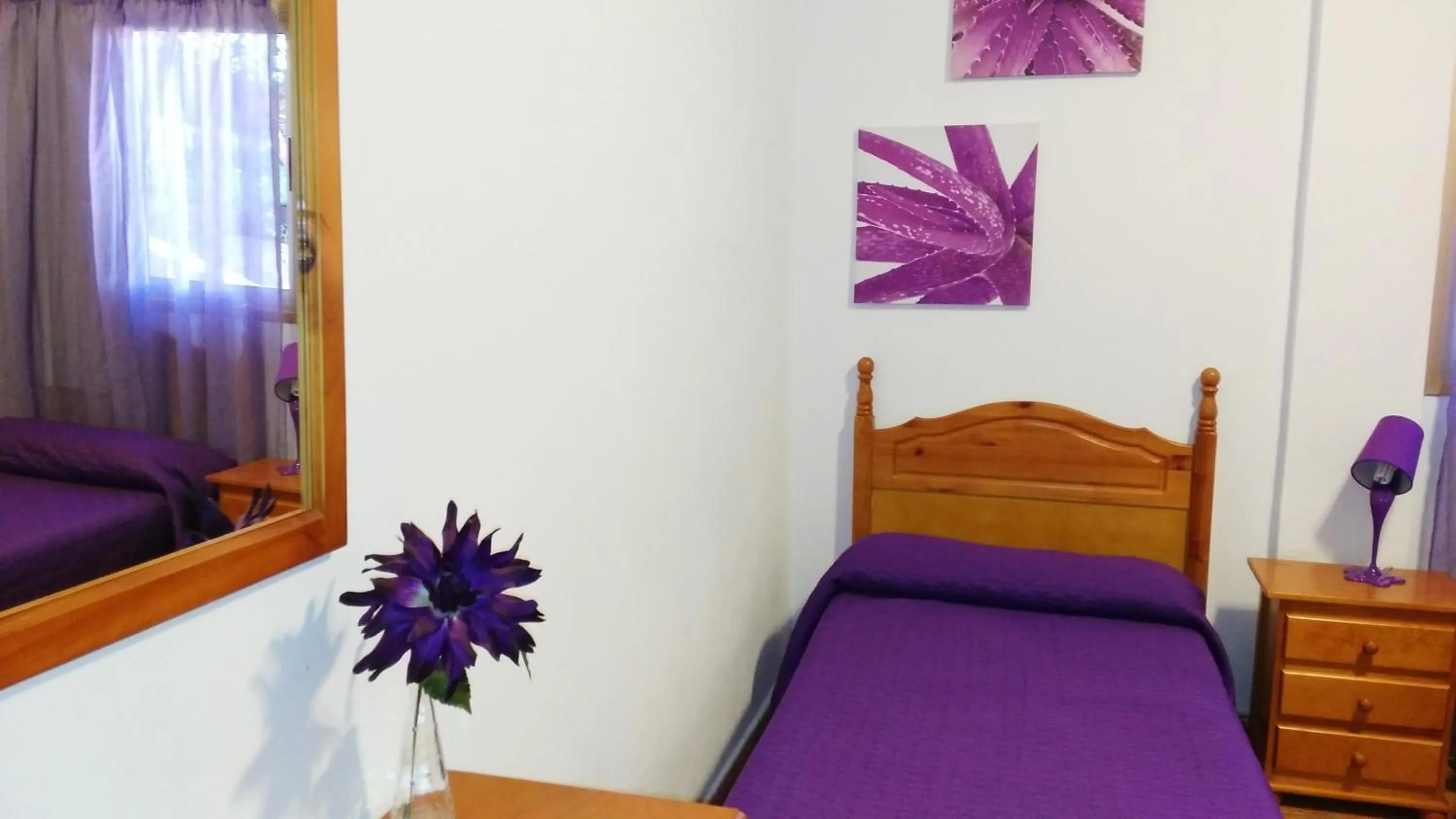 Bedroom, Bed in Pensión Amparo Las Hayas