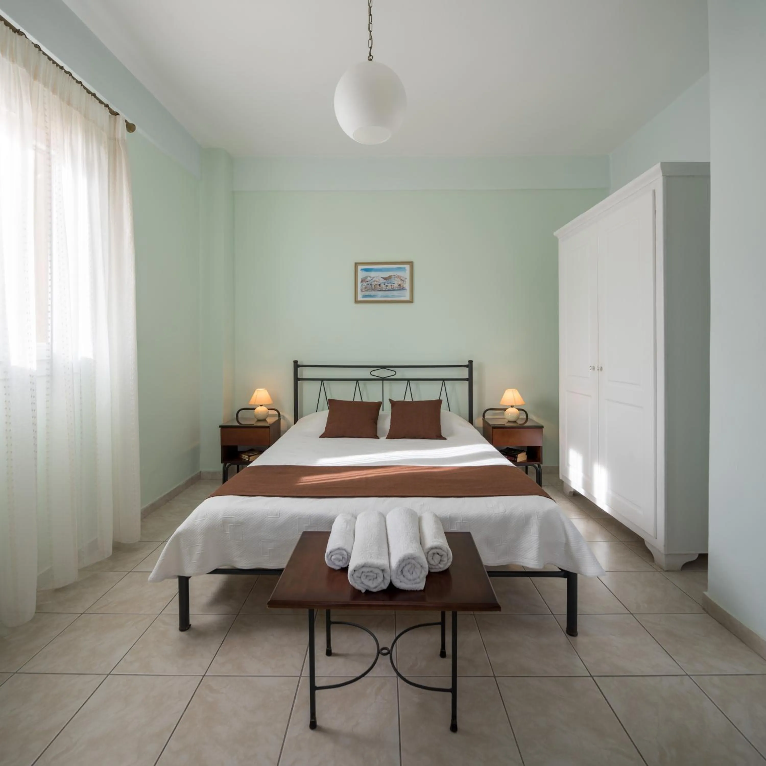 Bedroom, Bed in Moonlight Apartments & Suites