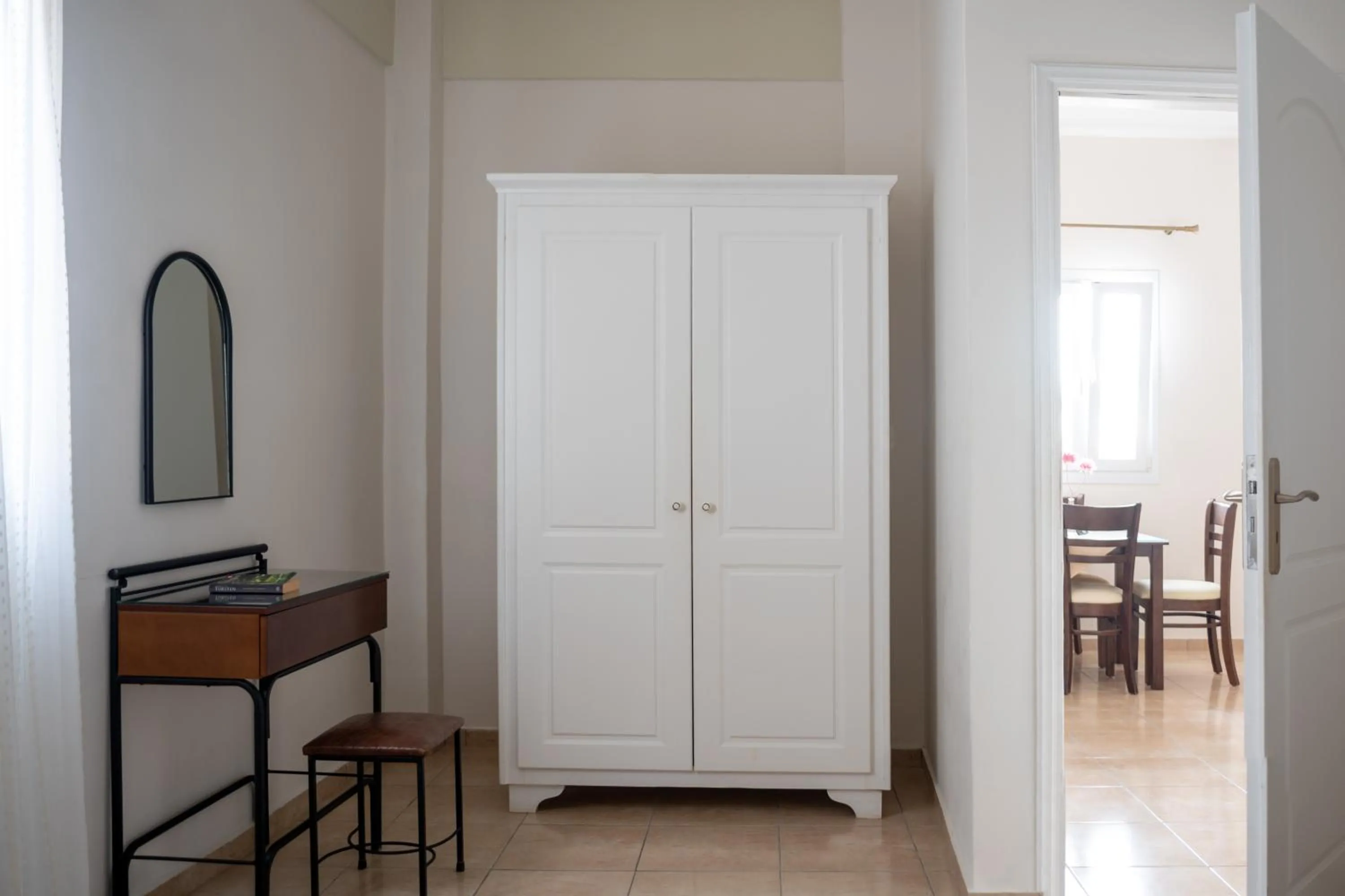 Dining area in Moonlight Apartments & Suites