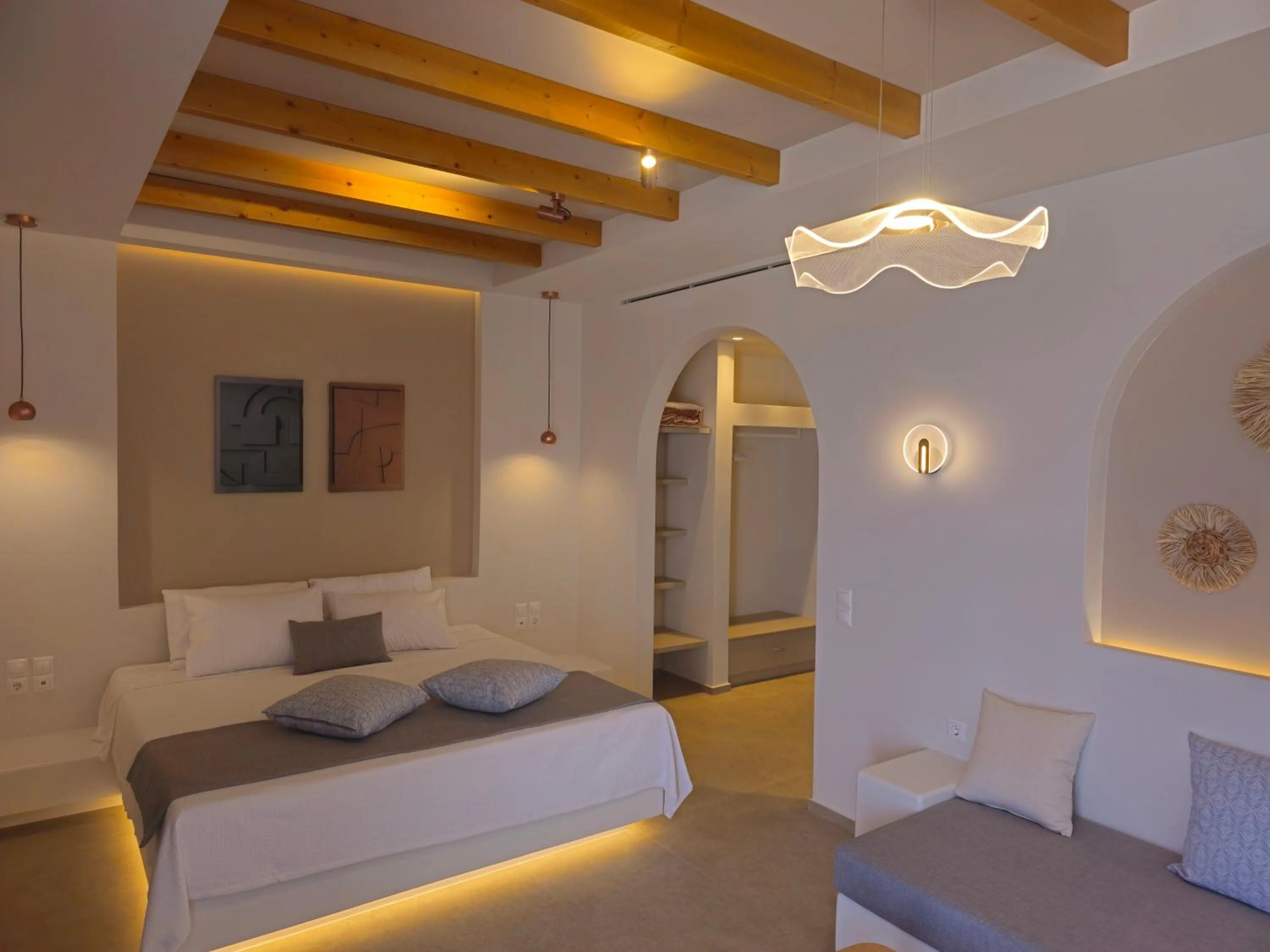 Photo of the whole room, Bed in Moonlight Apartments & Suites