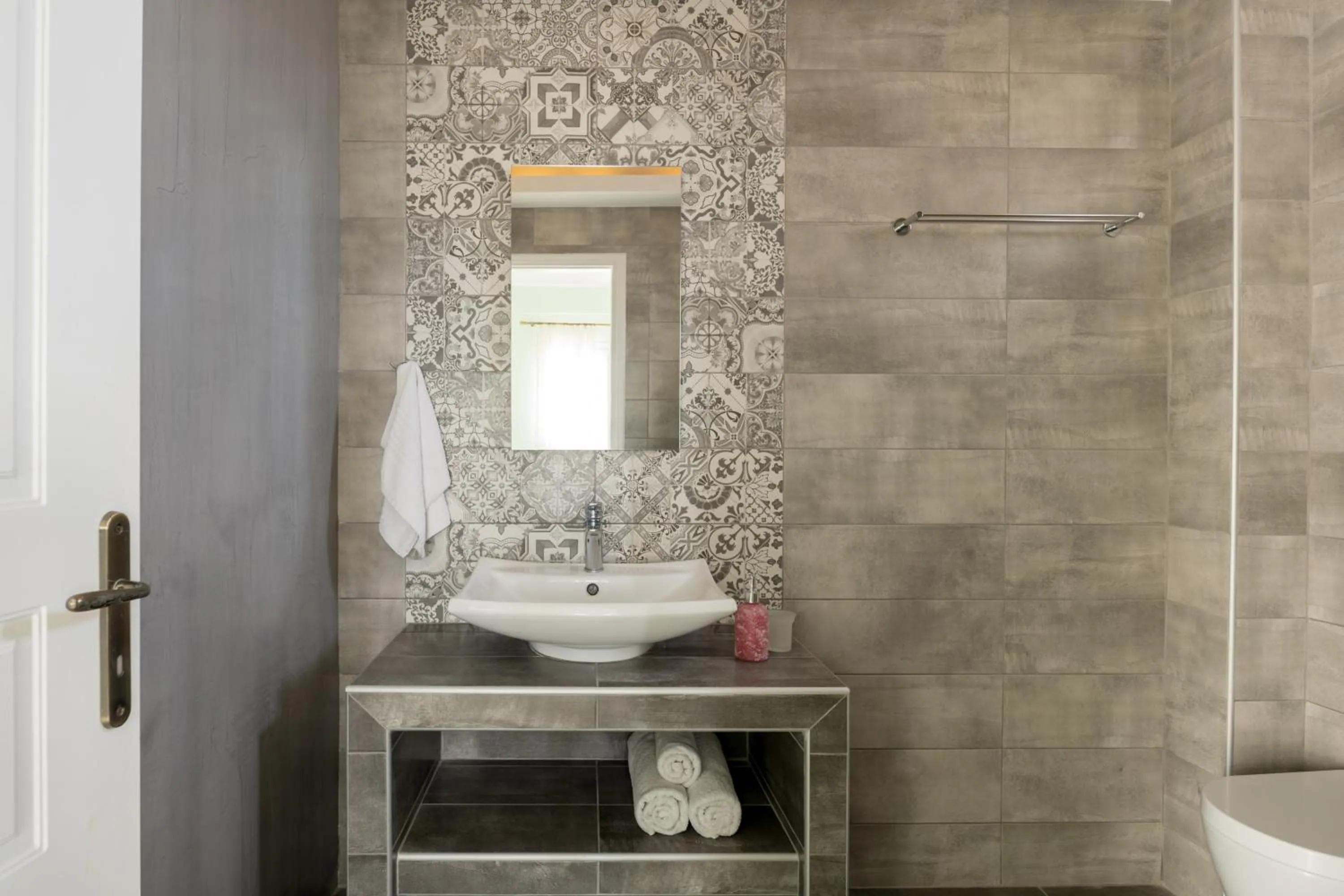 Bathroom in Moonlight Apartments & Suites