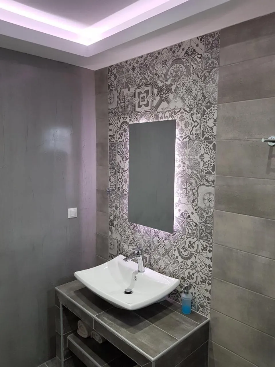 Bathroom in Moonlight Apartments & Suites