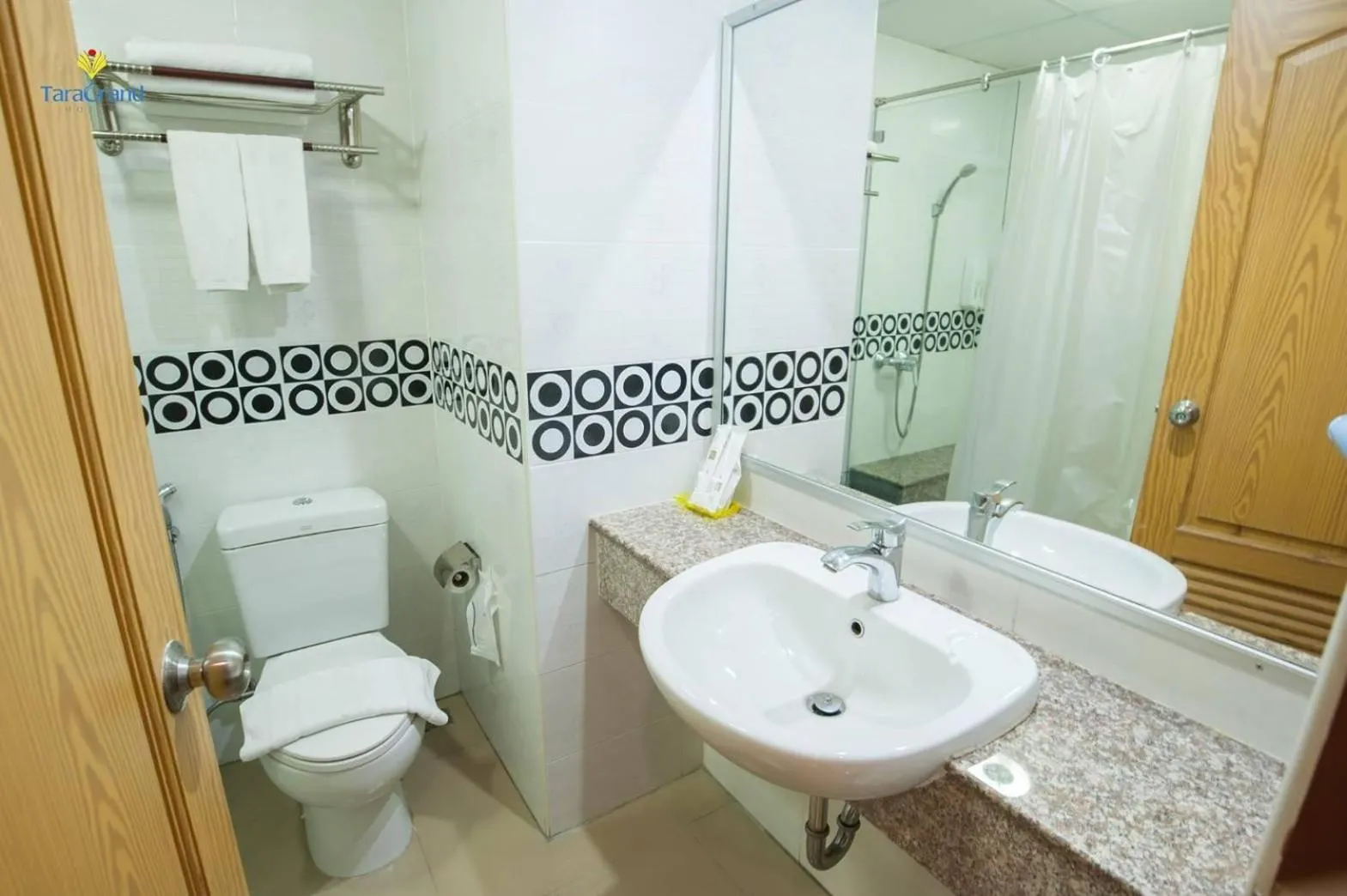 Shower in Taragrand Donmuang Airport Hotel