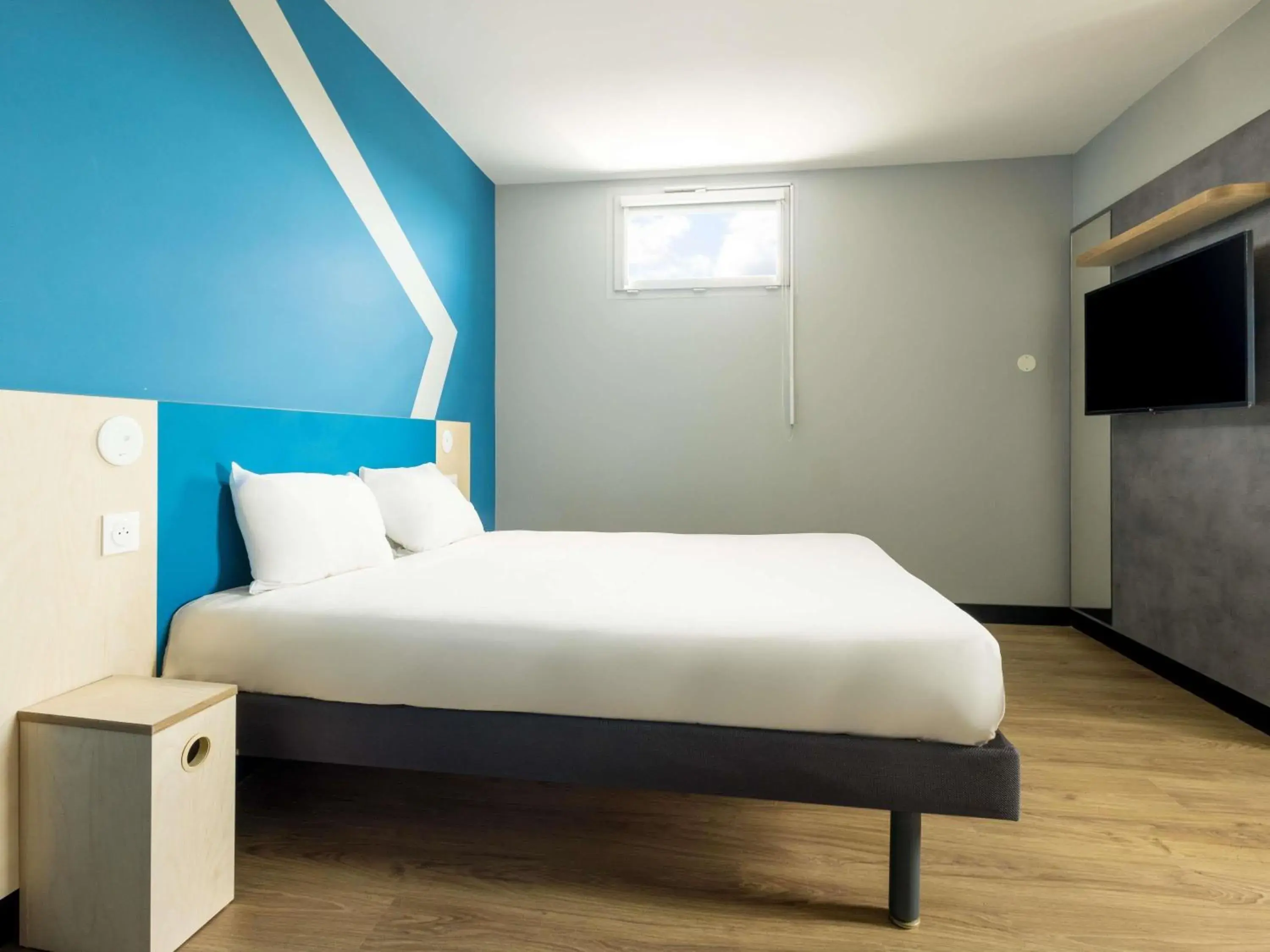Bedroom, Bed in ibis budget Nanterre la Defense Bedroom, Bed in ibis budget Nanterre la Defense